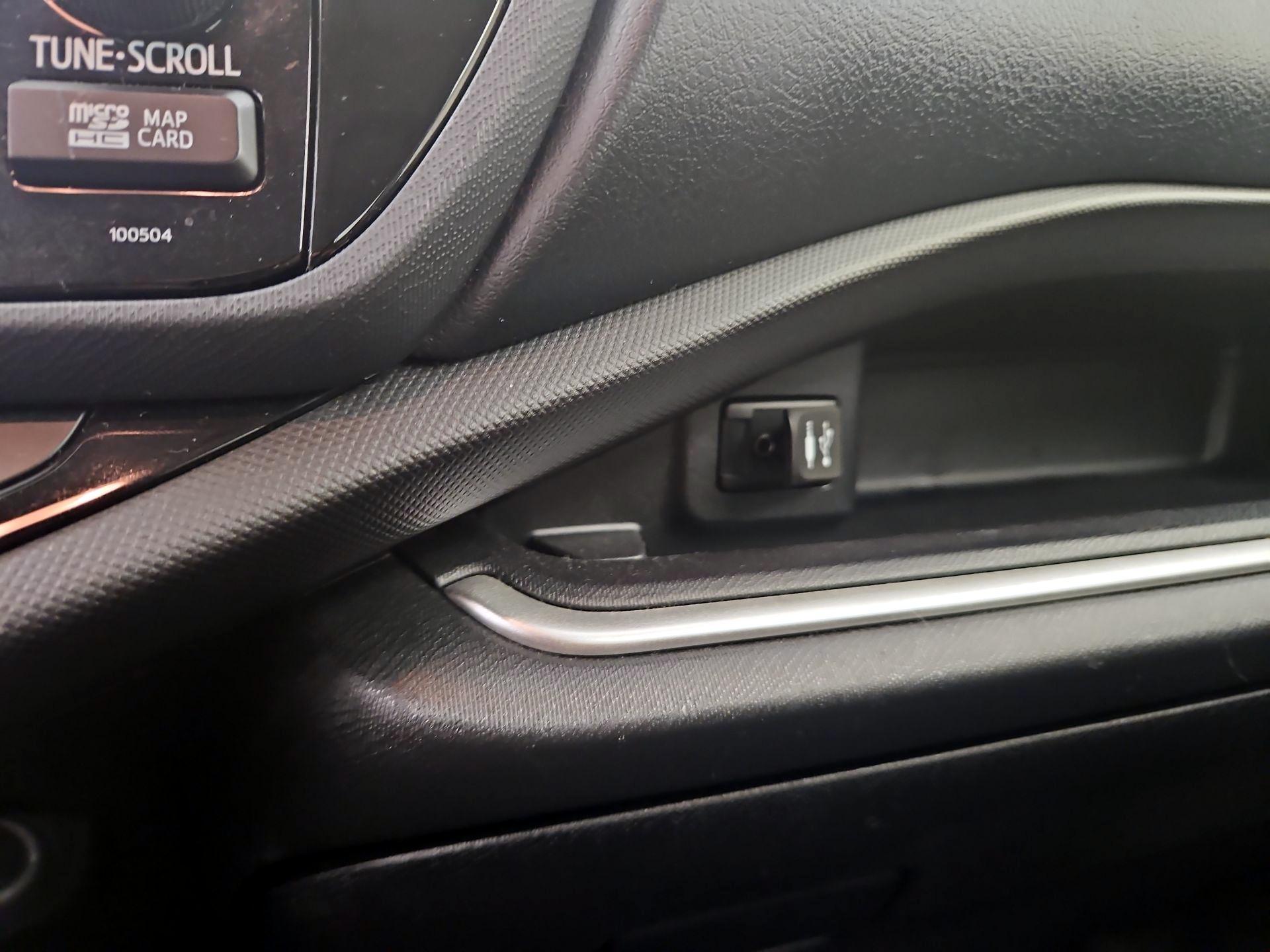 Thumbnail: 2015 Toyota Prius c - 18