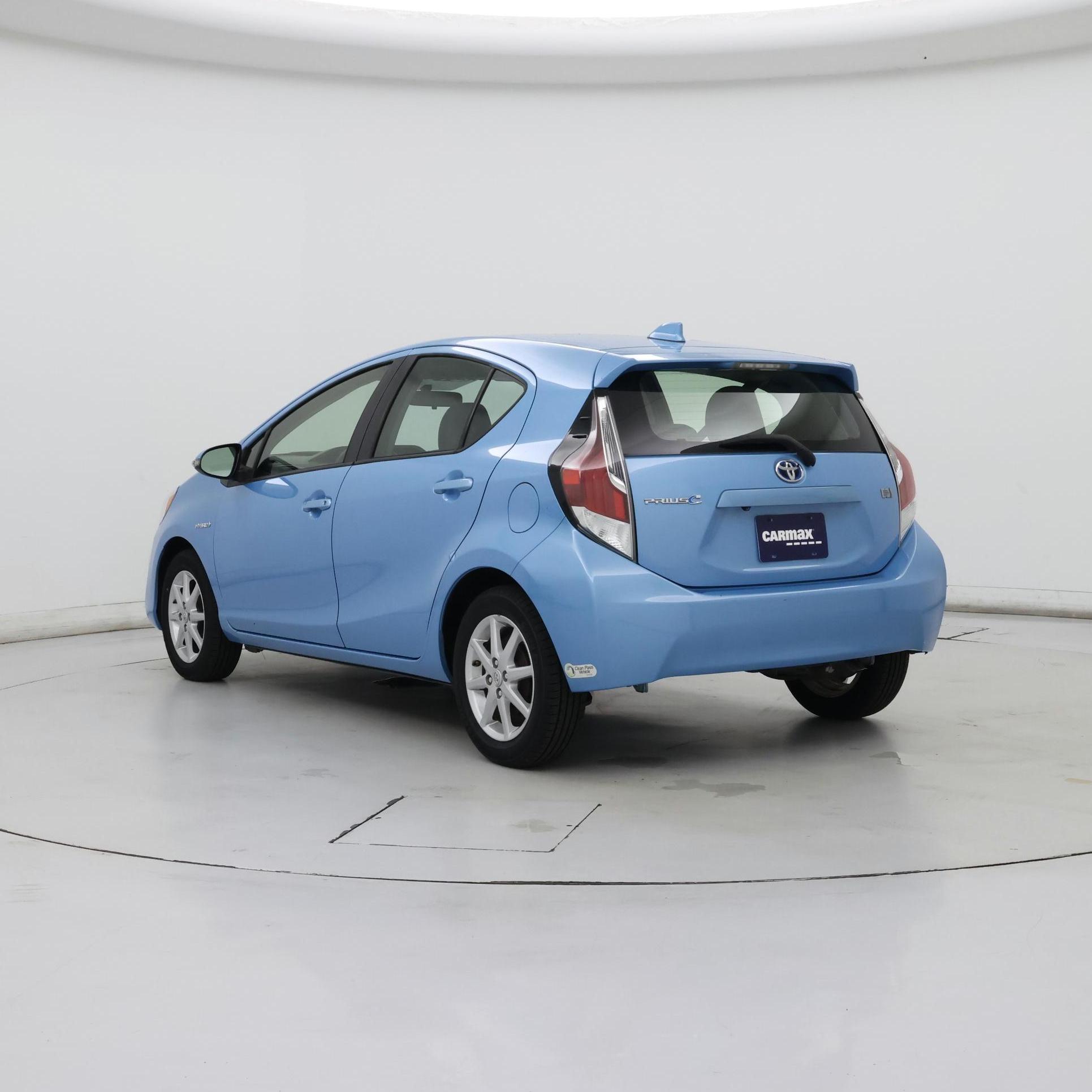 Thumbnail: 2015 Toyota Prius c - 2