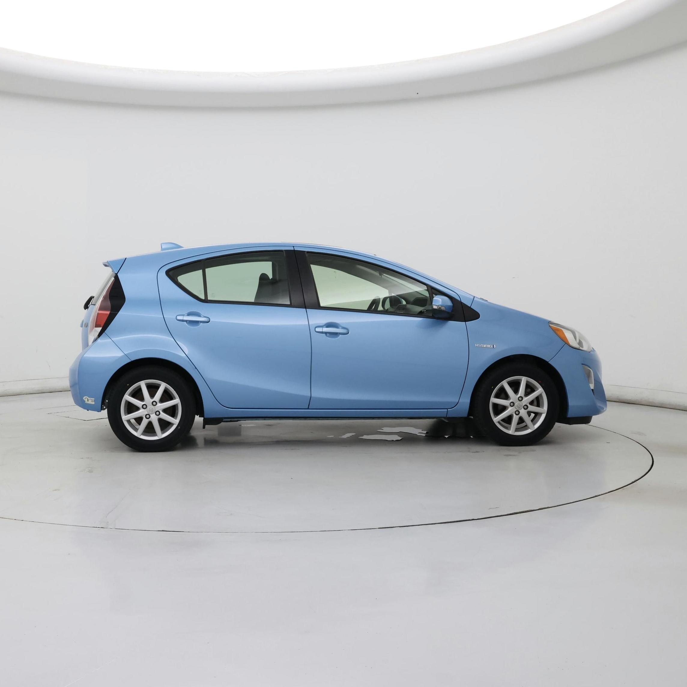 Thumbnail: 2015 Toyota Prius c - 7
