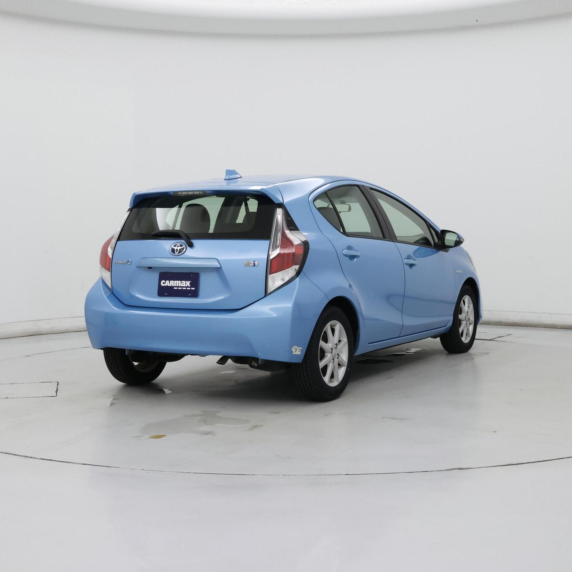 Thumbnail: 2015 Toyota Prius c - 8