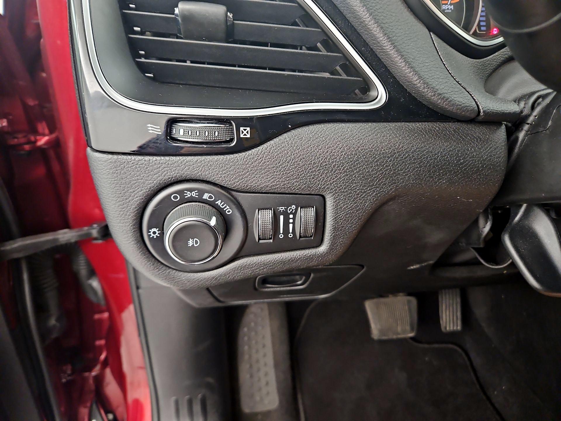 Thumbnail: 2021 Jeep Cherokee - 13