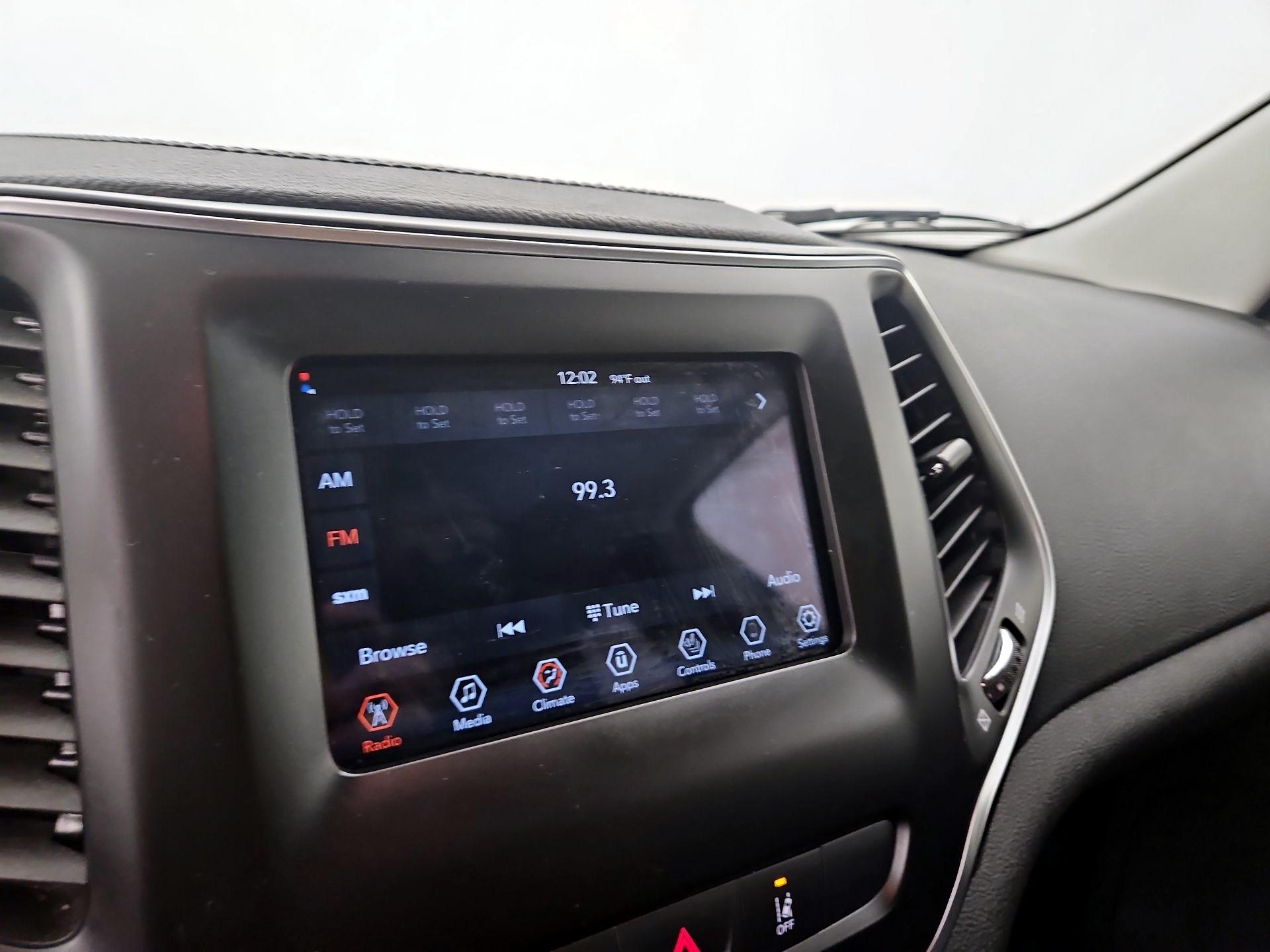 Thumbnail: 2021 Jeep Cherokee - 15