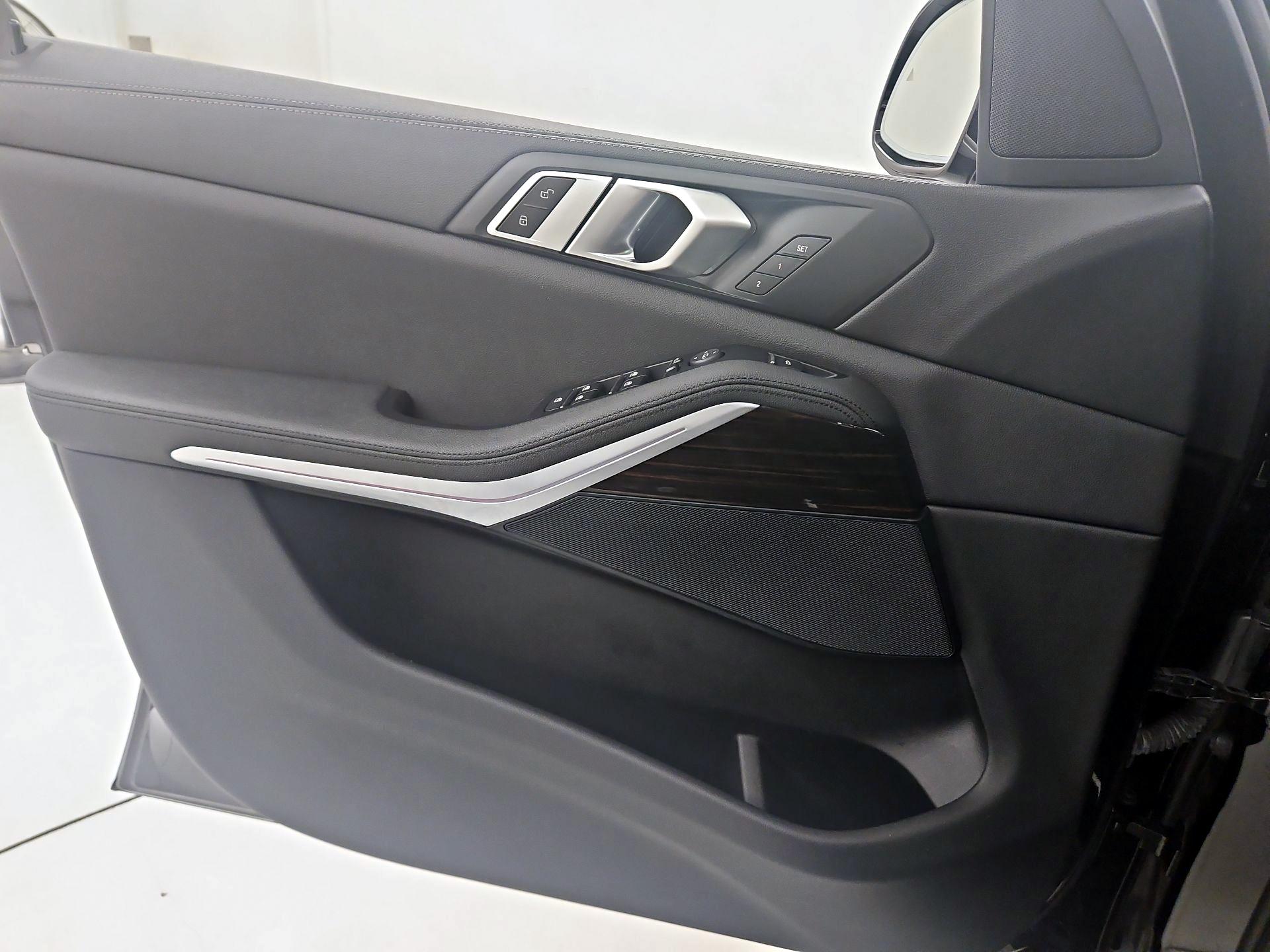 Thumbnail: 2020 BMW X5 - 12