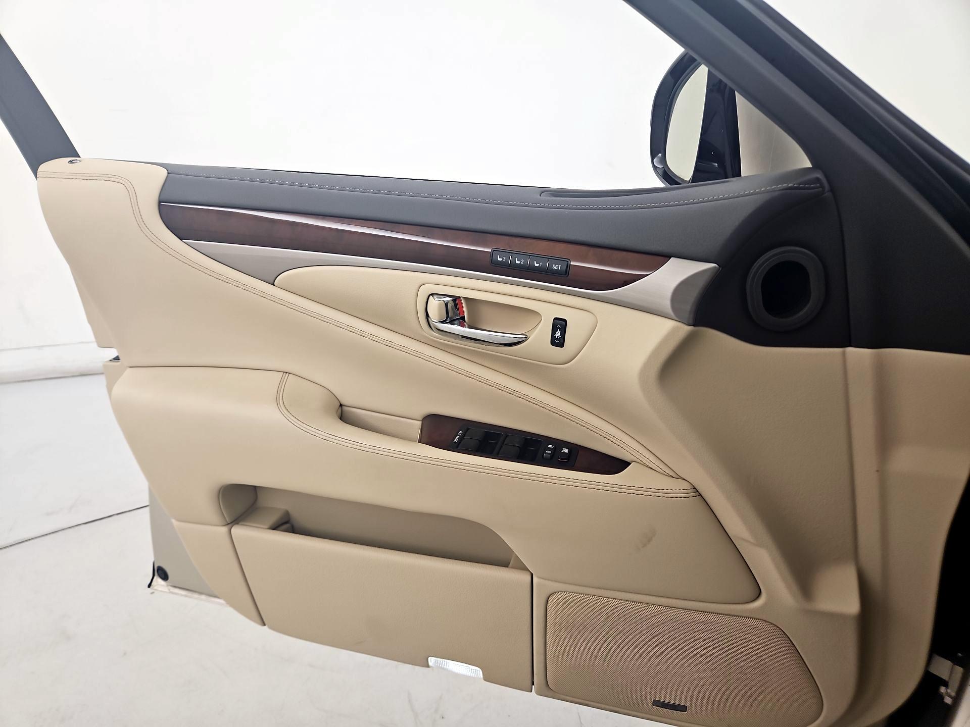 Thumbnail: 2014 Lexus LS - 12