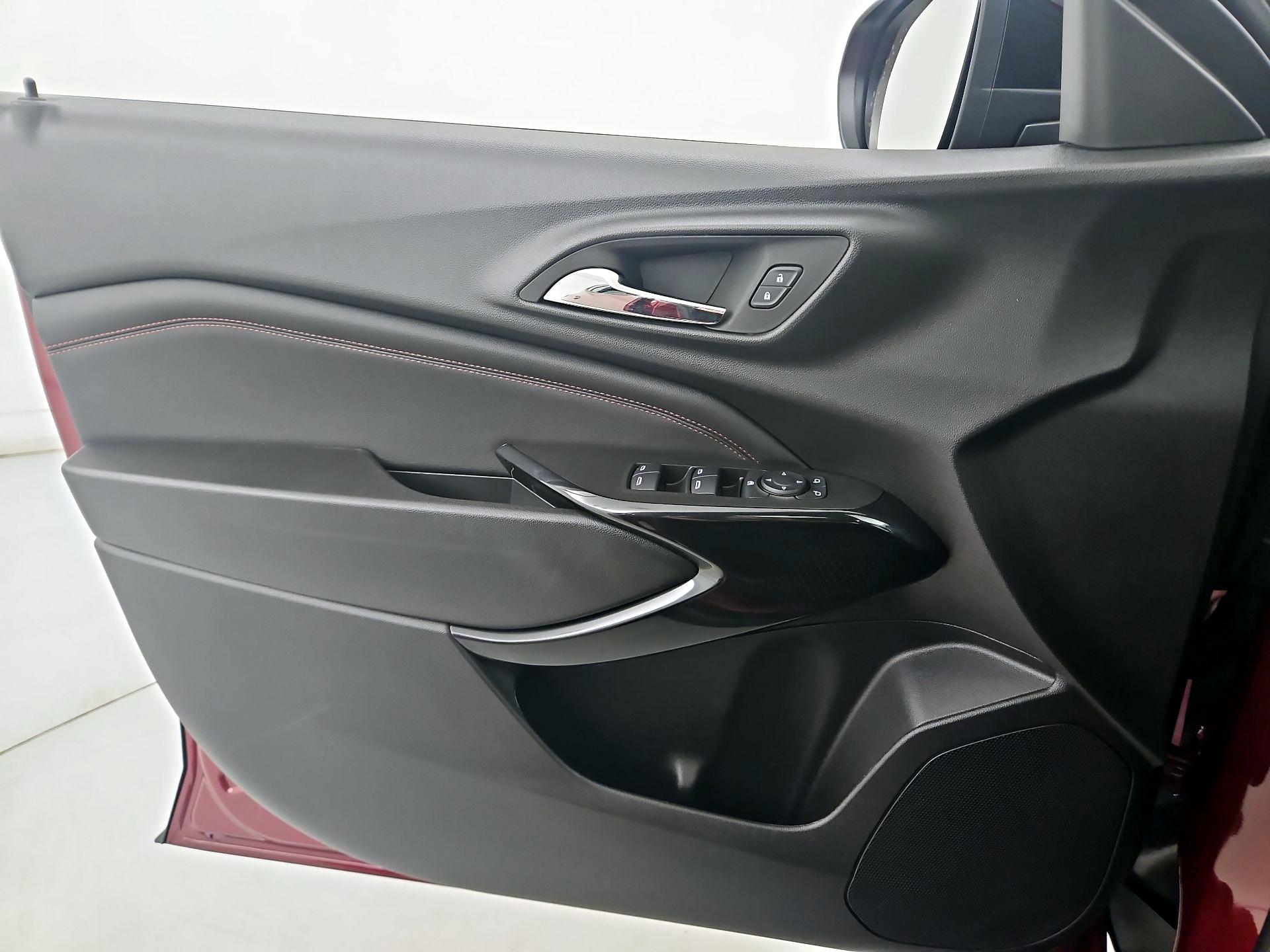 Thumbnail: 2025 Chevrolet Trax - 12