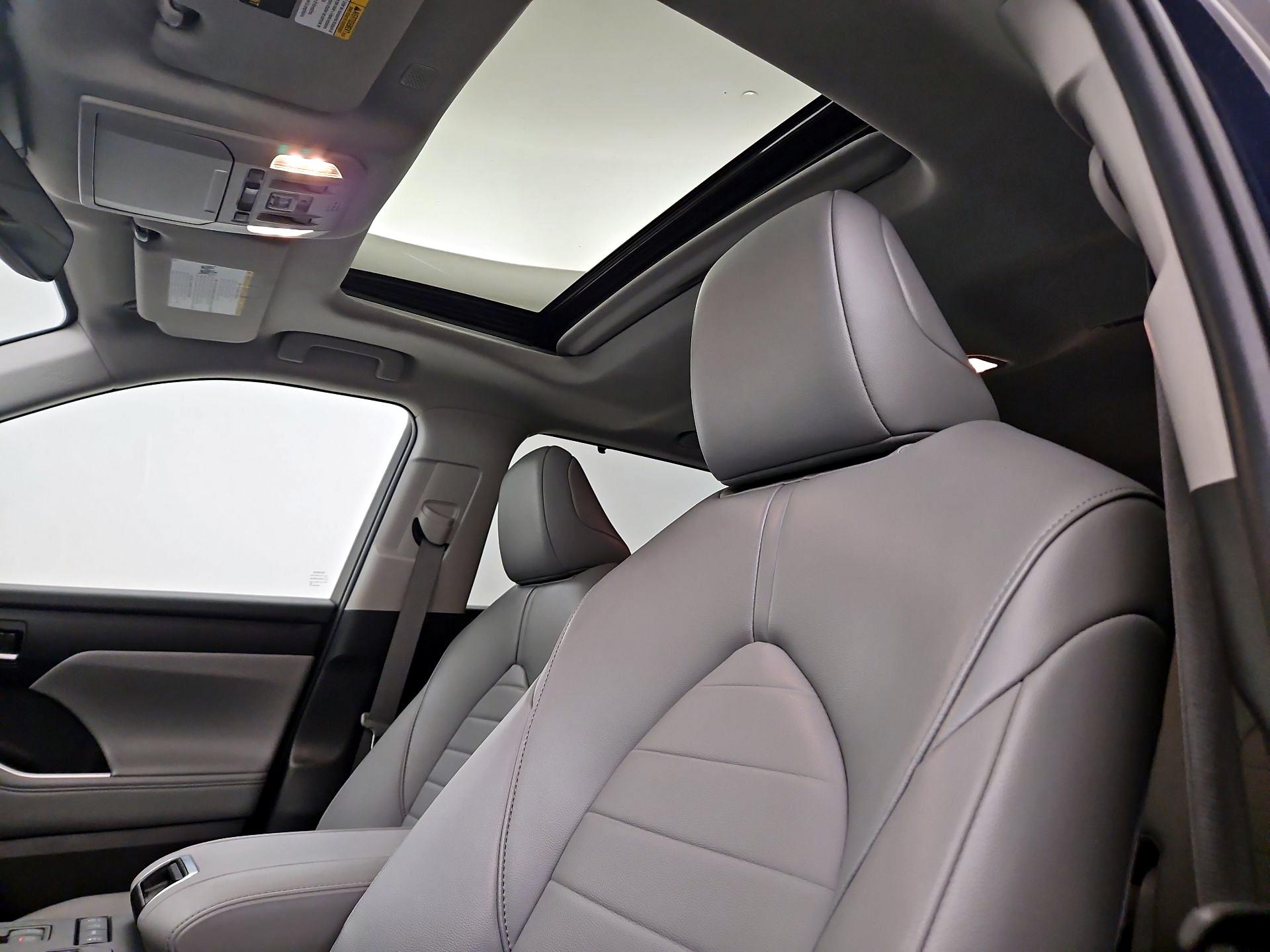 Thumbnail: 2022 Toyota Highlander - 19