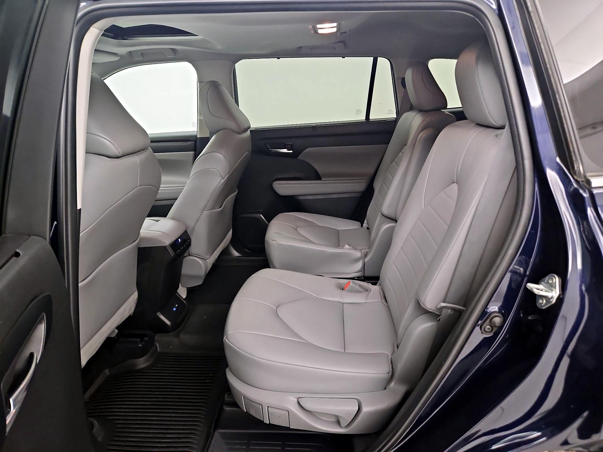 Thumbnail: 2022 Toyota Highlander - 20