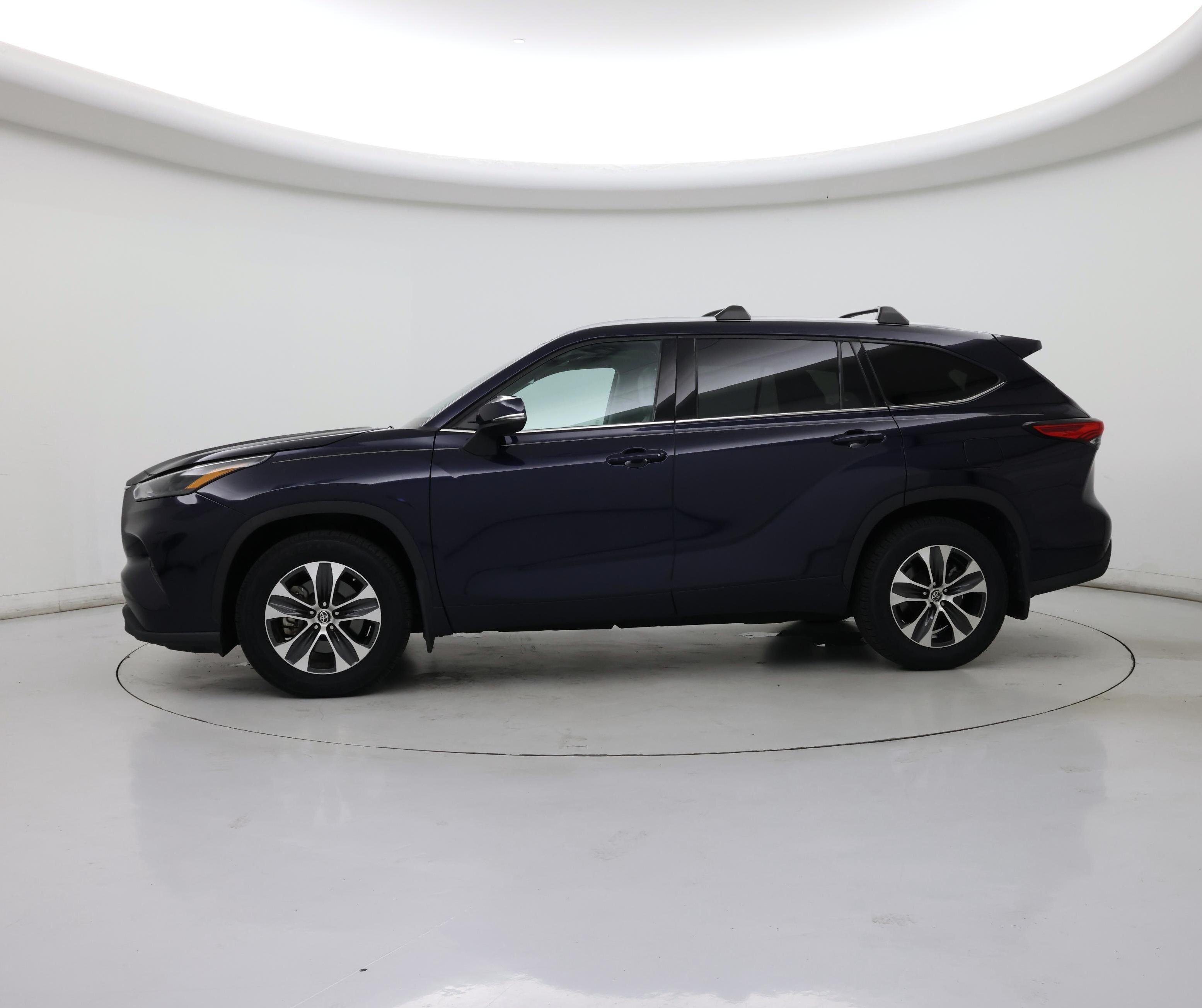 Thumbnail: 2022 Toyota Highlander - 3