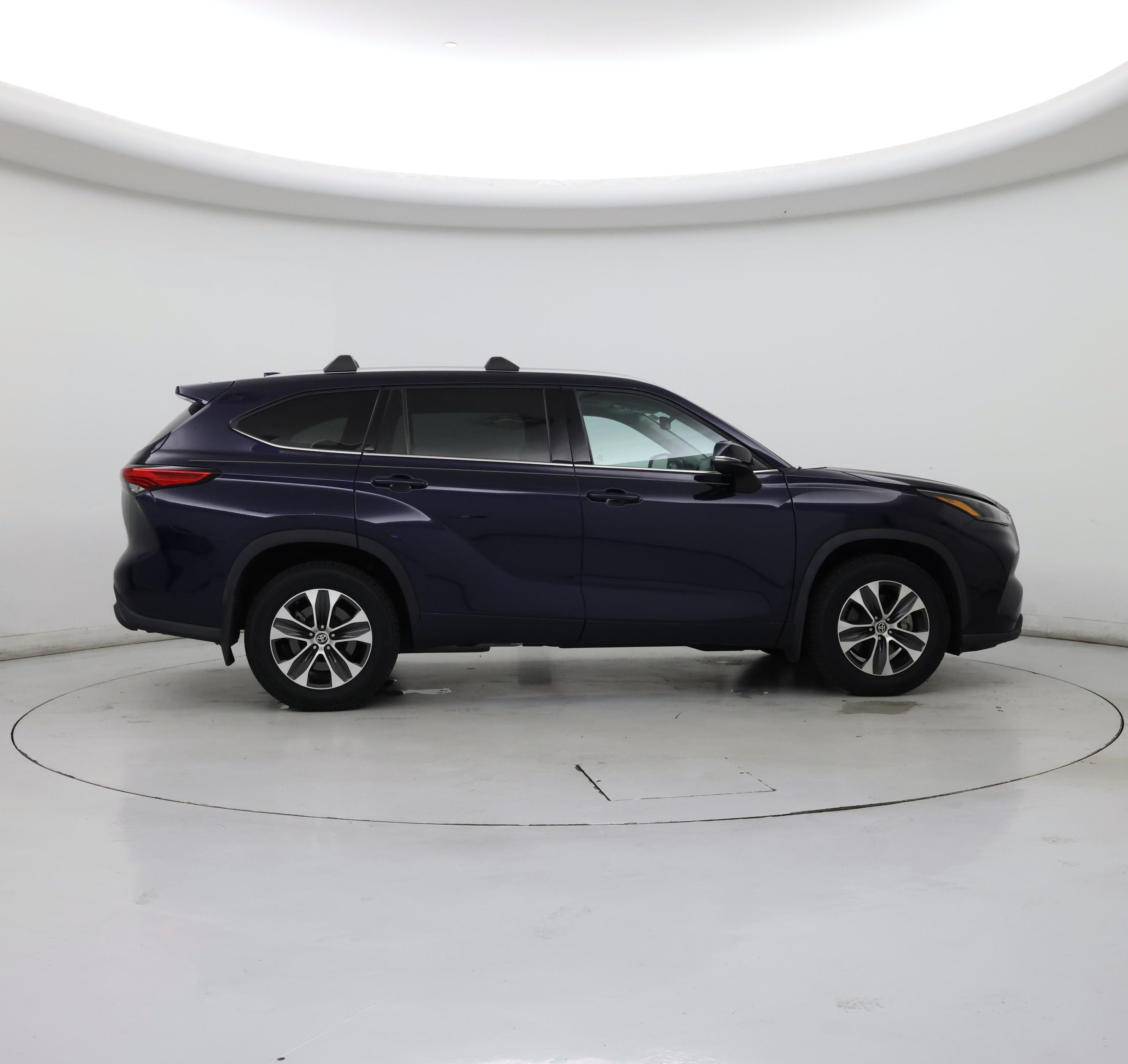 Thumbnail: 2022 Toyota Highlander - 7