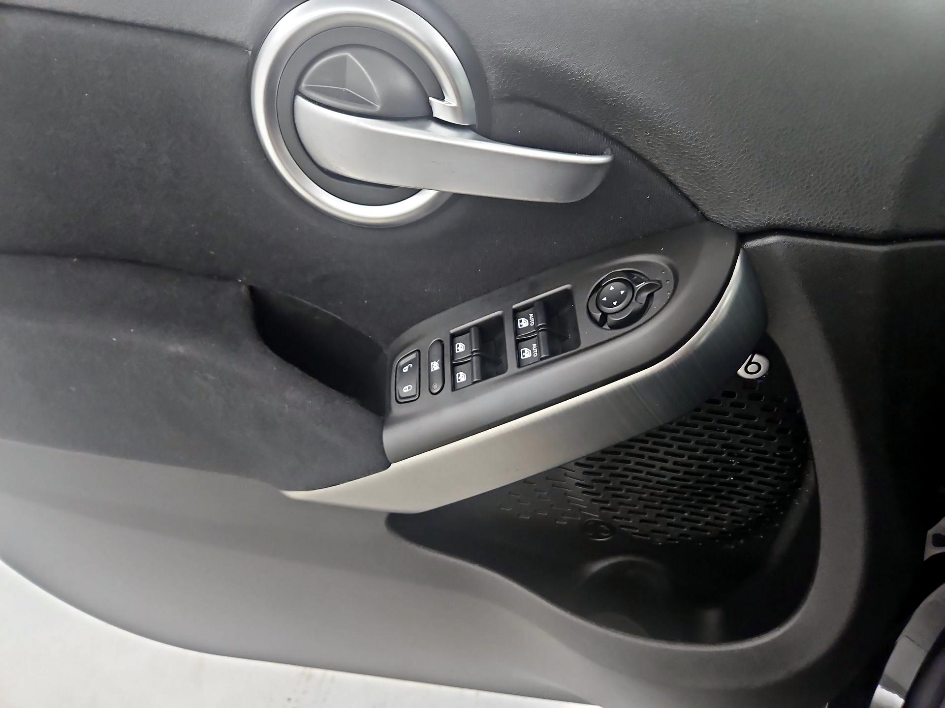 Thumbnail: 2016 Fiat 500X - 12