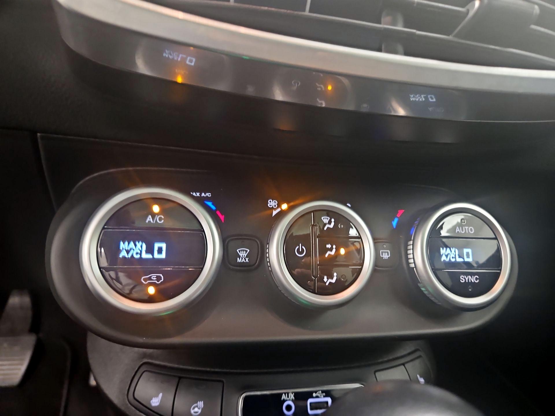Thumbnail: 2016 Fiat 500X - 16