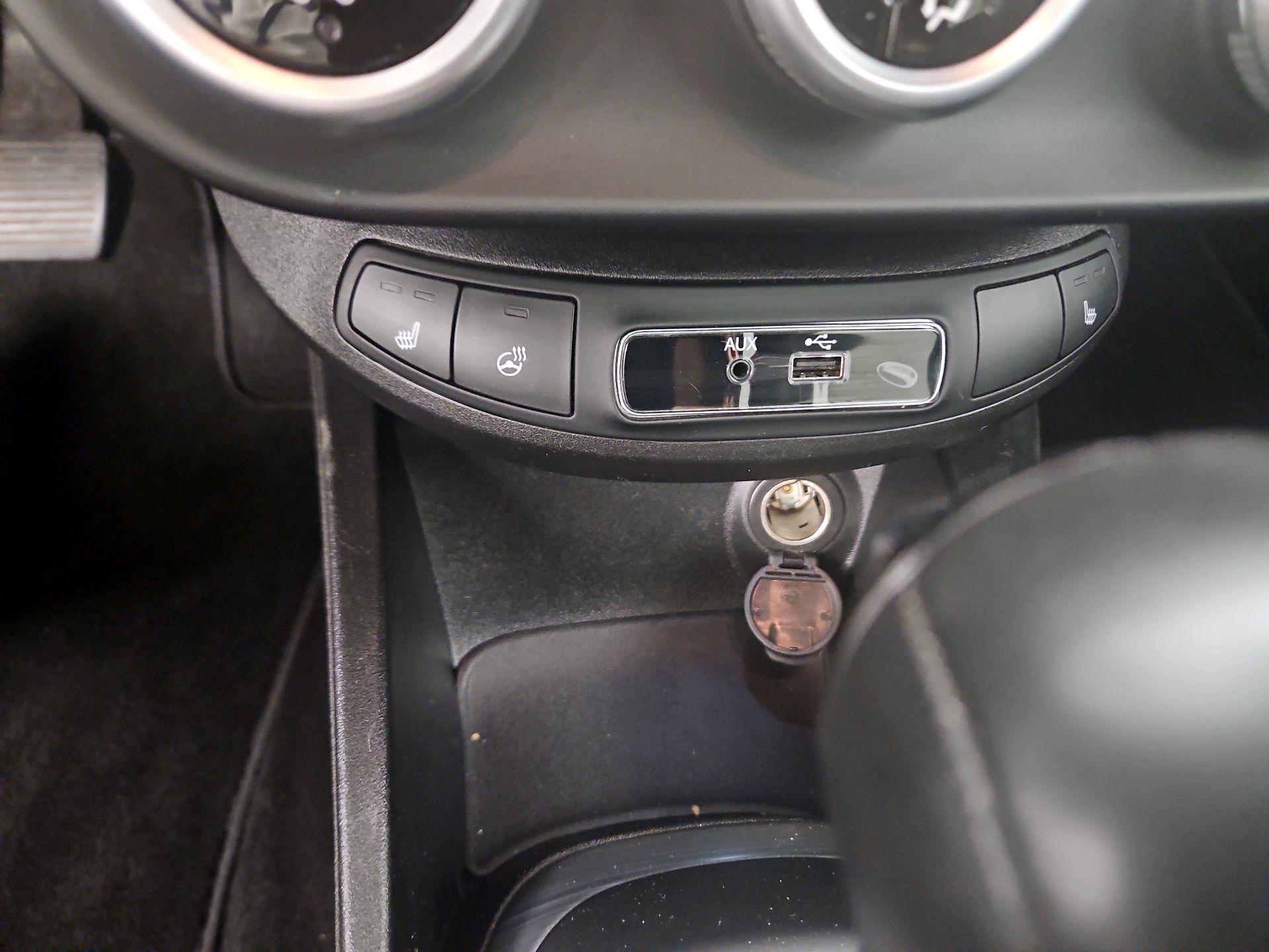 Thumbnail: 2016 Fiat 500X - 18