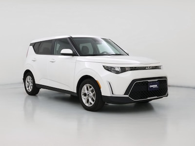White 2023 Kia Soul LX