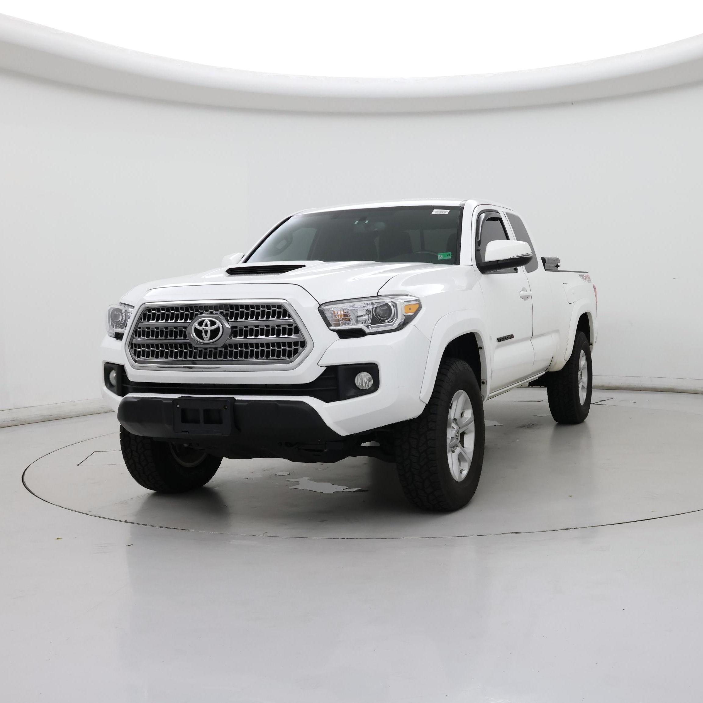Thumbnail: 2017 Toyota Tacoma - 4