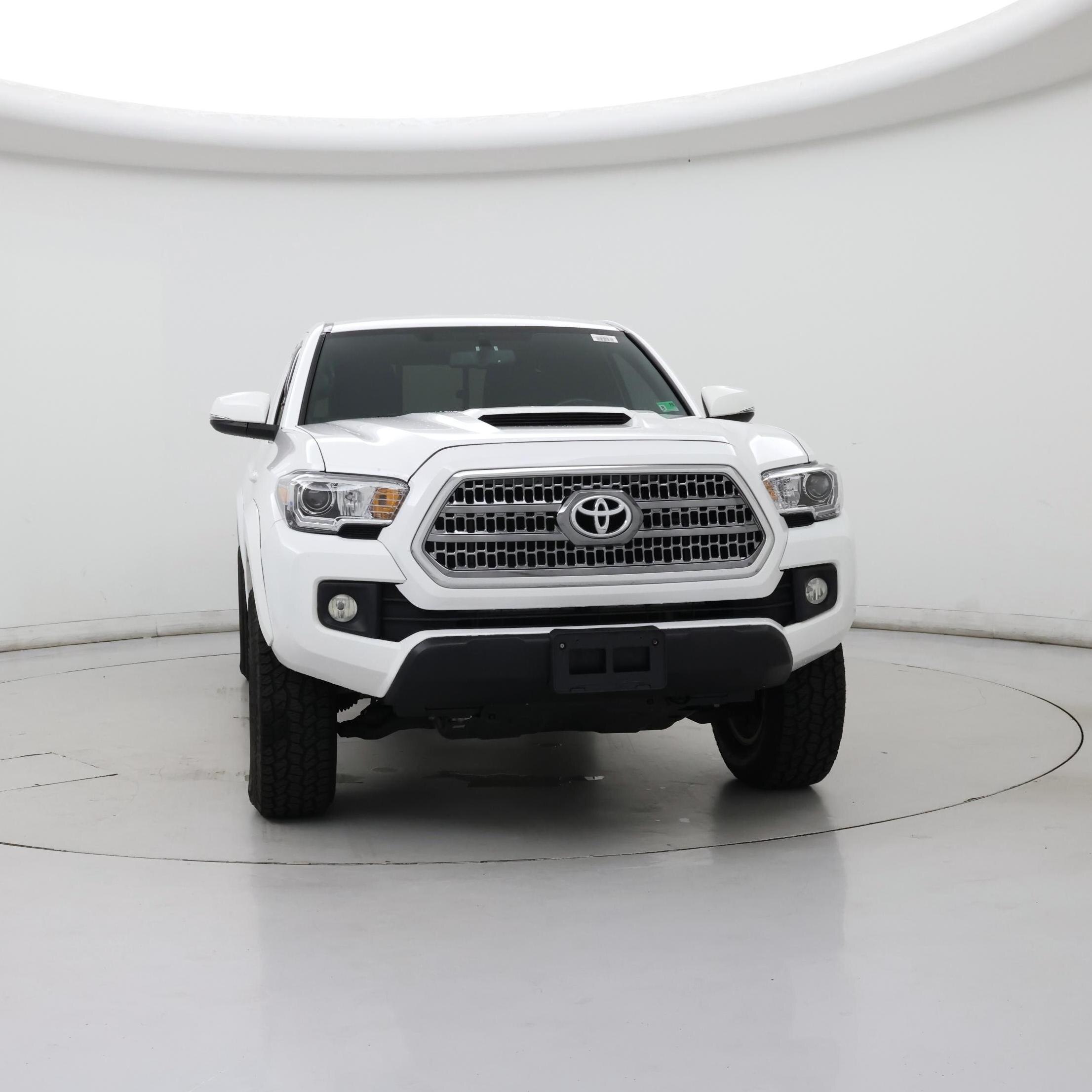Thumbnail: 2017 Toyota Tacoma - 5