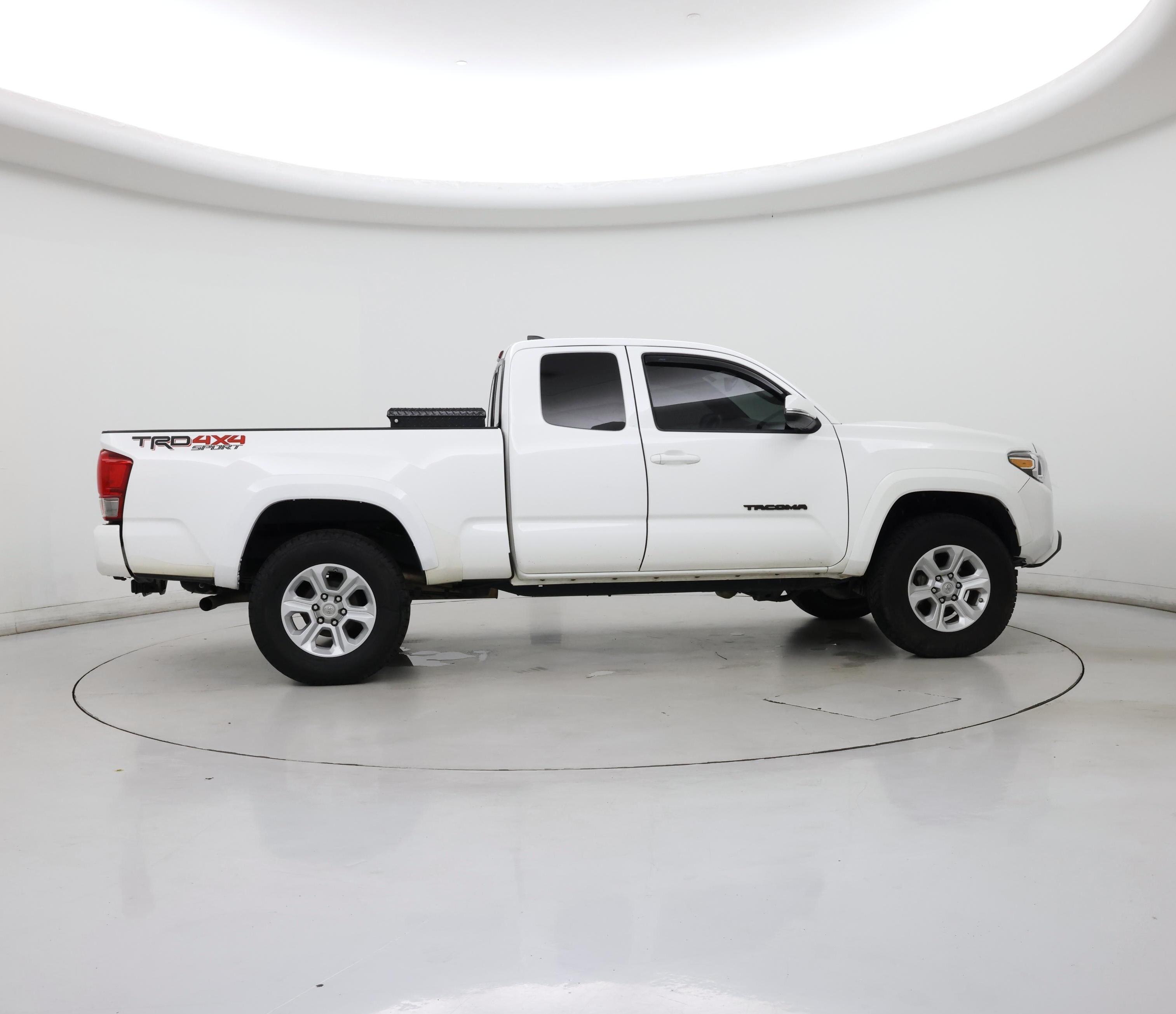 Thumbnail: 2017 Toyota Tacoma - 7