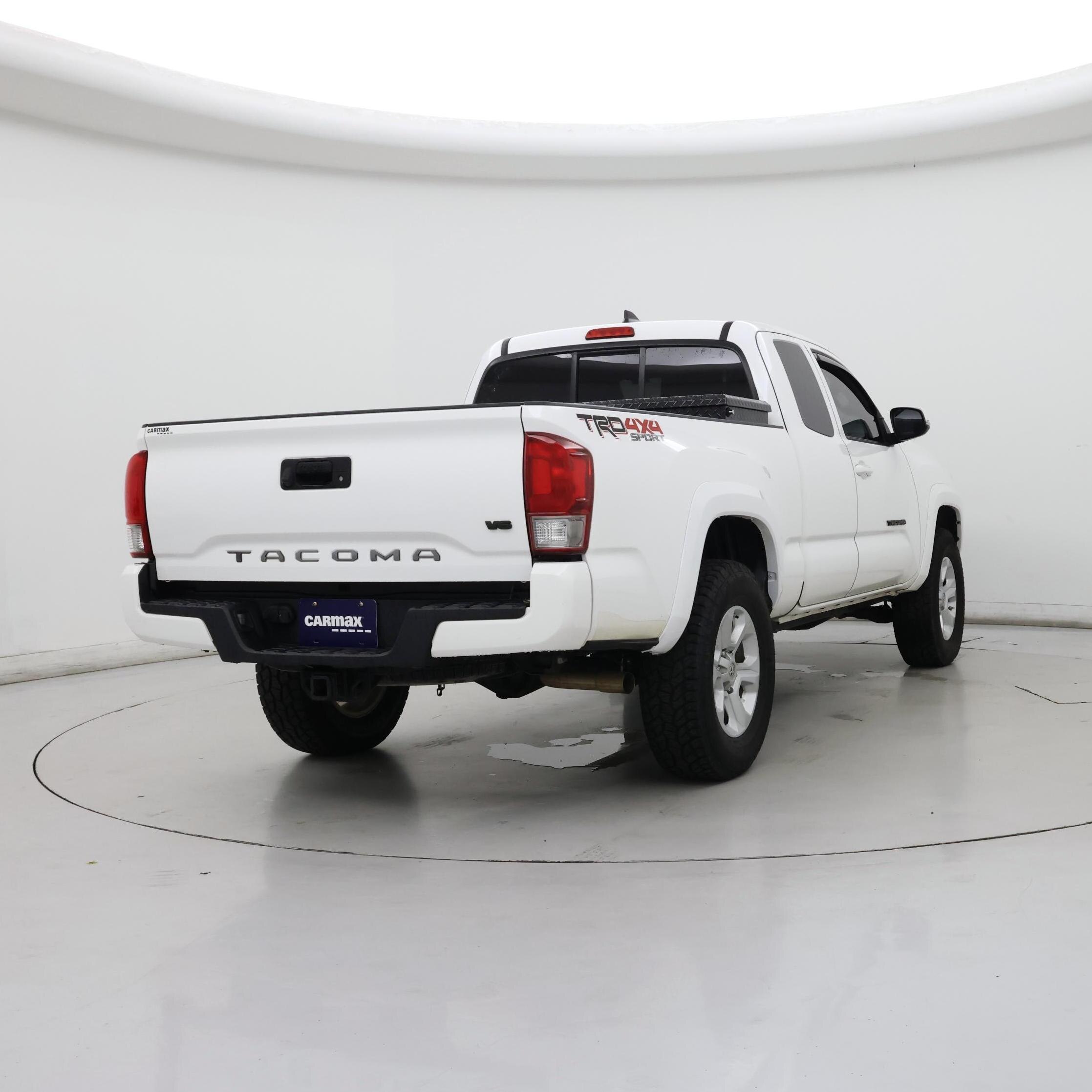 Thumbnail: 2017 Toyota Tacoma - 8