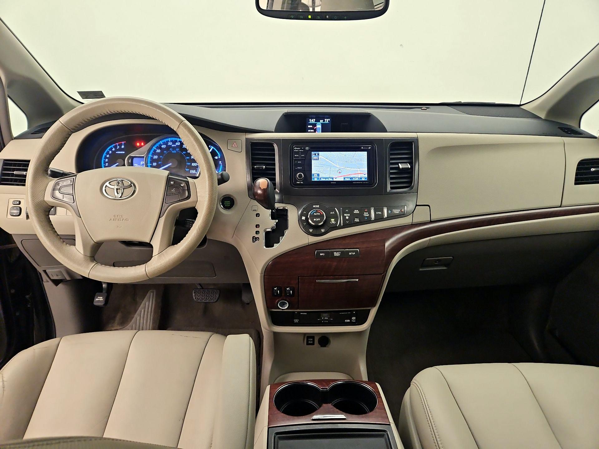 Thumbnail: 2014 Toyota Sienna - 9