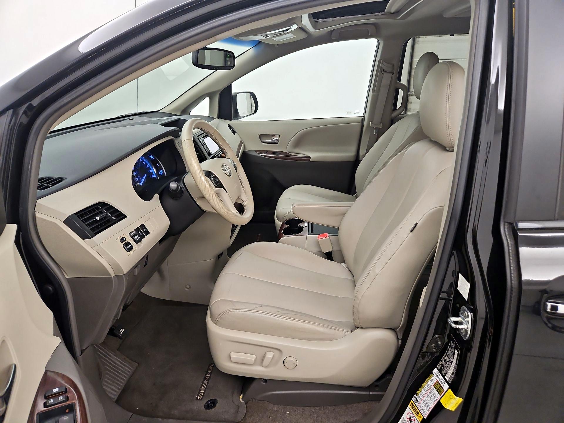 Thumbnail: 2014 Toyota Sienna - 11