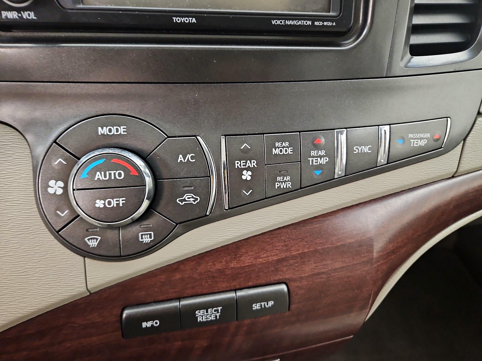 Thumbnail: 2014 Toyota Sienna - 17