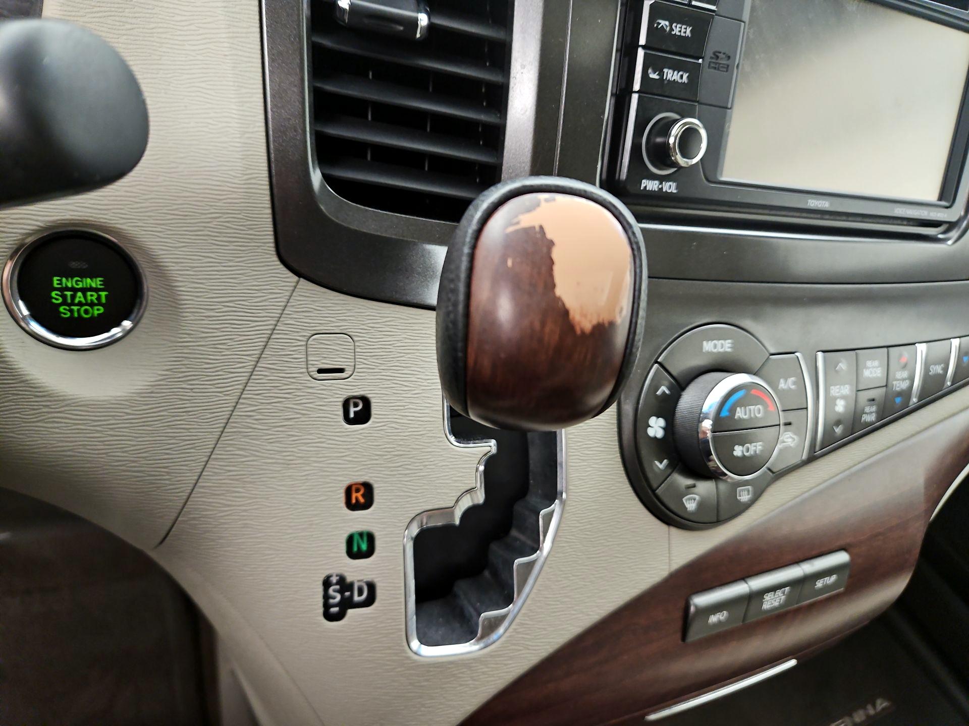 Thumbnail: 2014 Toyota Sienna - 18
