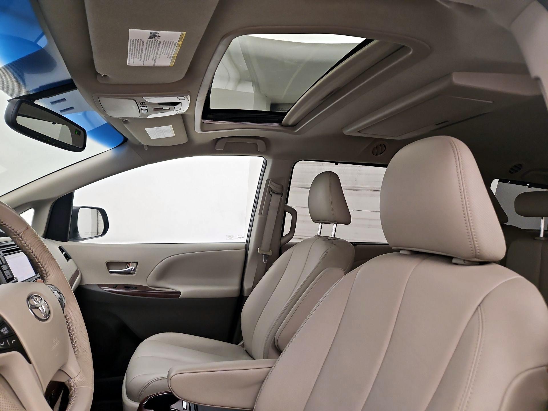 Thumbnail: 2014 Toyota Sienna - 20