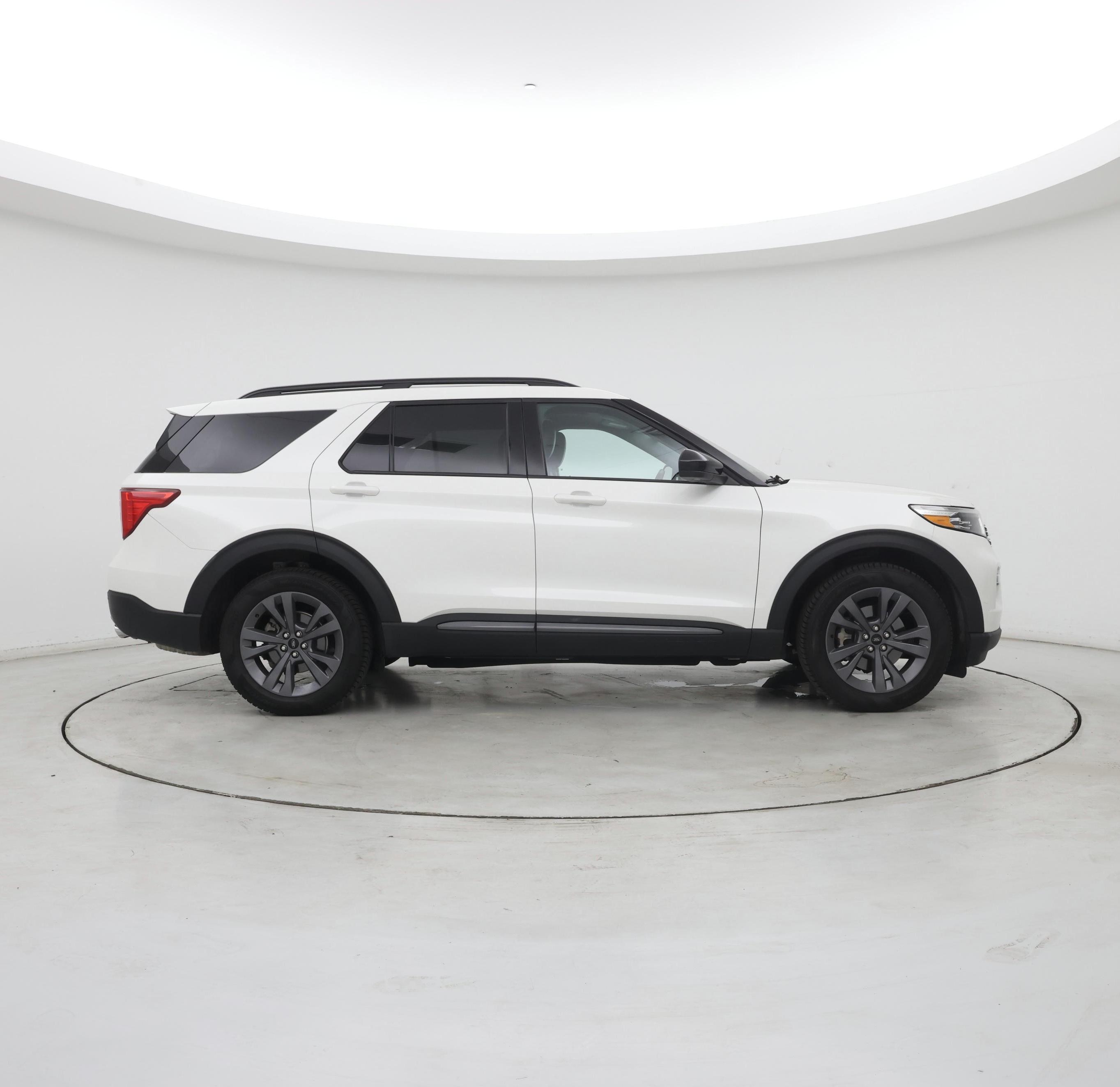 Thumbnail: 2022 Ford Explorer - 7