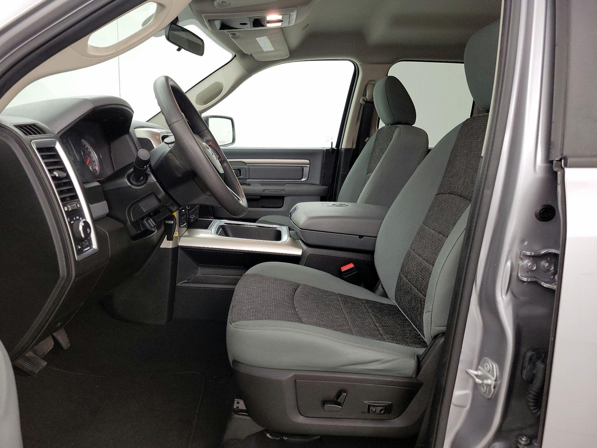 Thumbnail: 2020 RAM 1500 Classic - 11