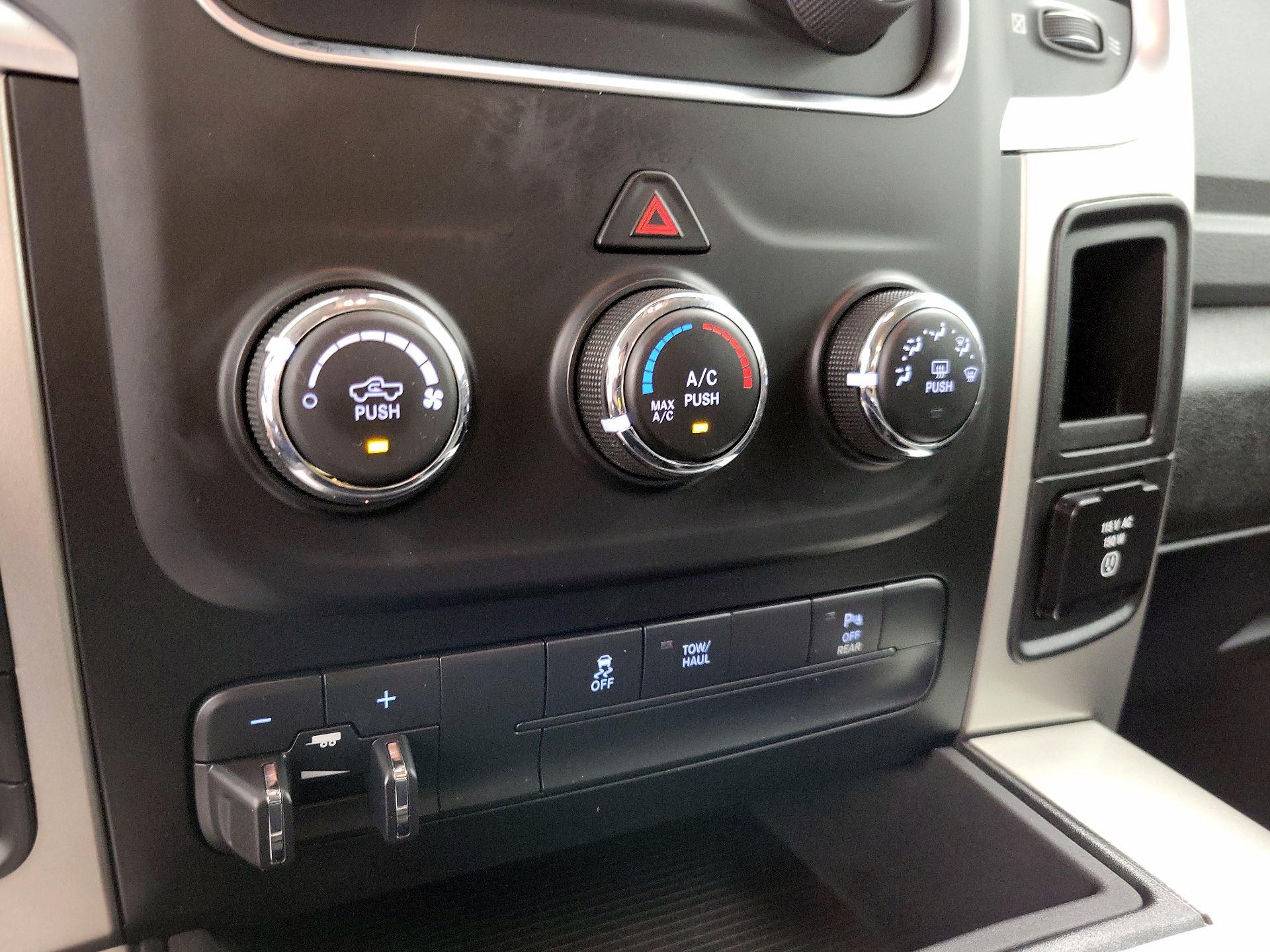 Thumbnail: 2020 RAM 1500 Classic - 16