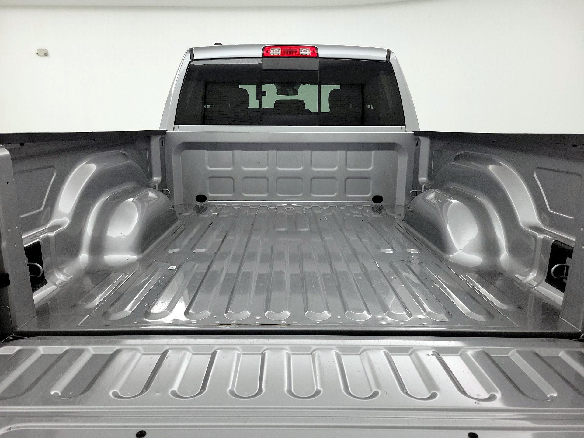 Thumbnail: 2020 RAM 1500 Classic - 19