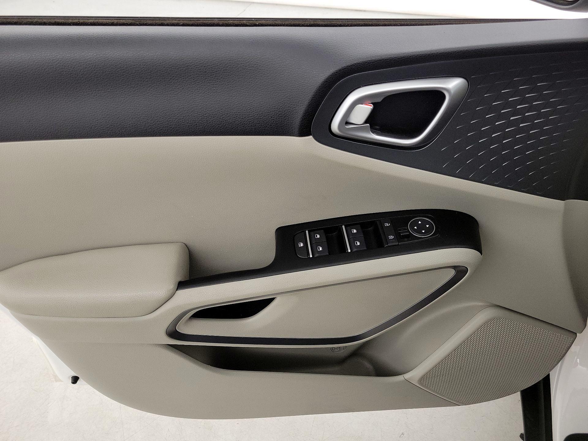 Thumbnail: 2020 Kia Soul - 12