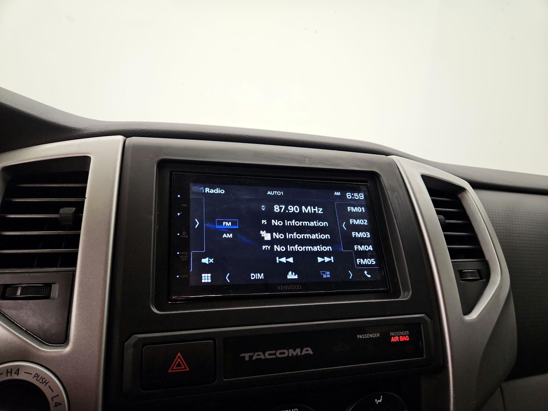 Thumbnail: 2015 Toyota Tacoma - 15