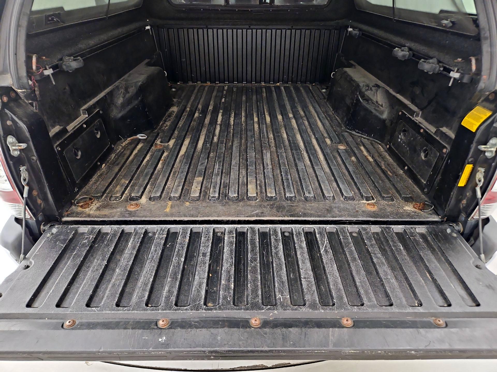 Thumbnail: 2015 Toyota Tacoma - 20