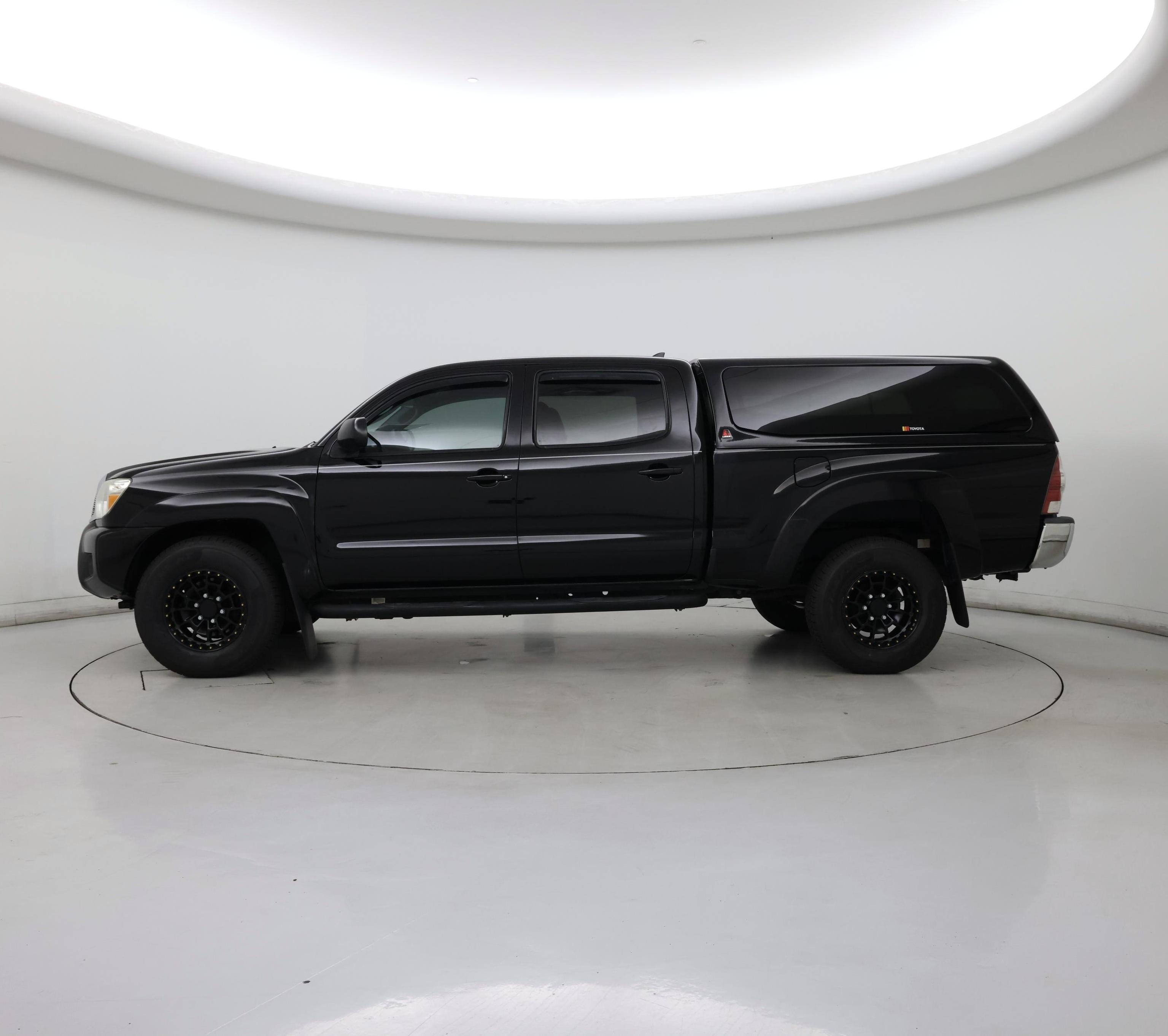 Thumbnail: 2015 Toyota Tacoma - 3