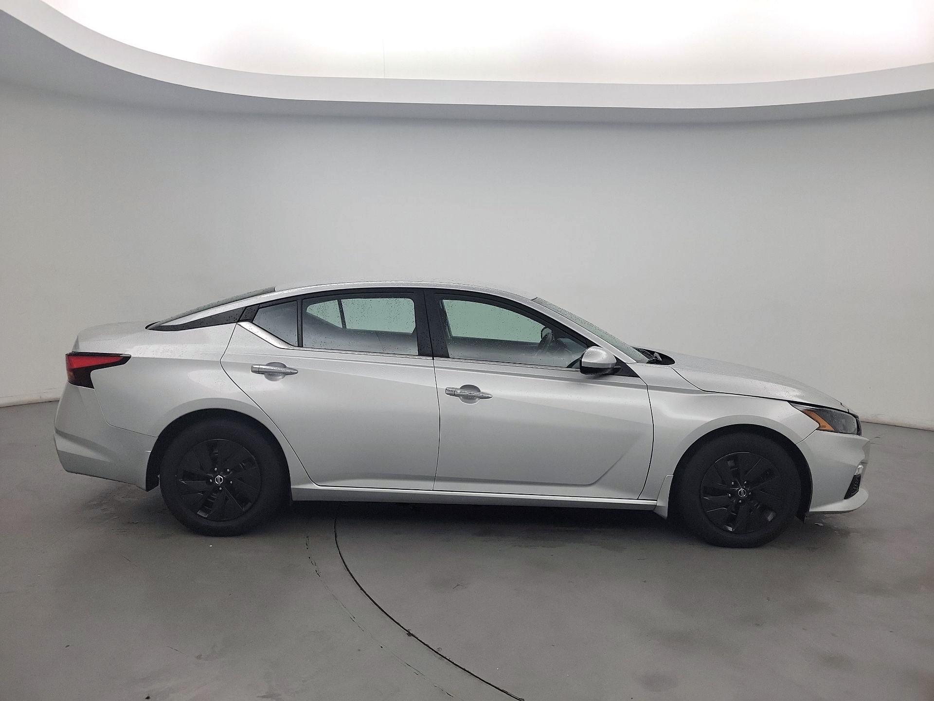 Thumbnail: 2022 Nissan Altima - 4