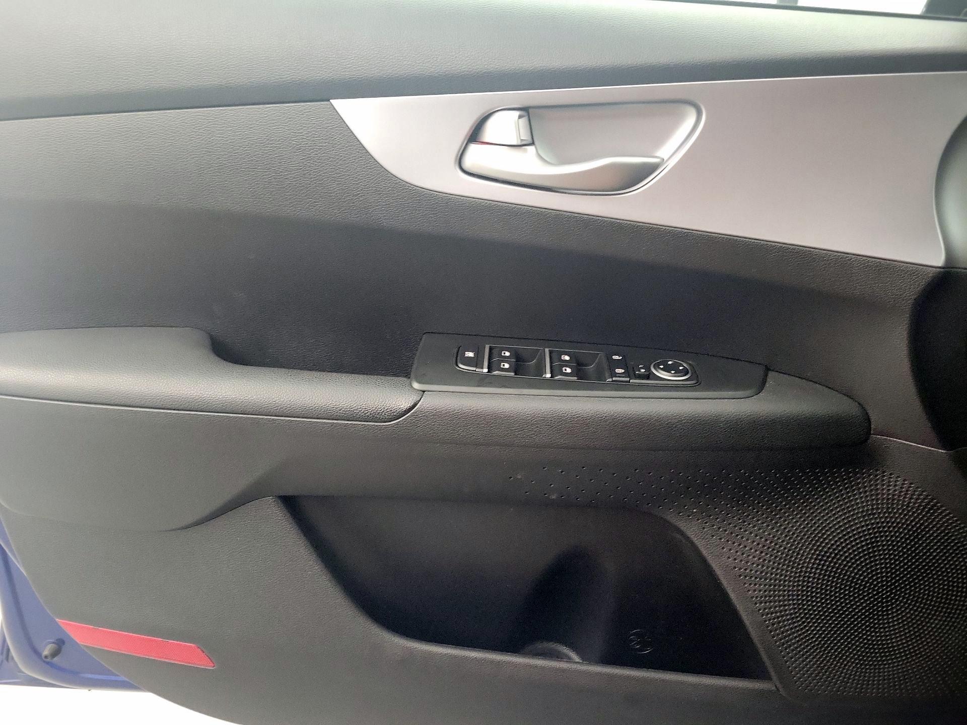 Thumbnail: 2022 Kia Forte - 12