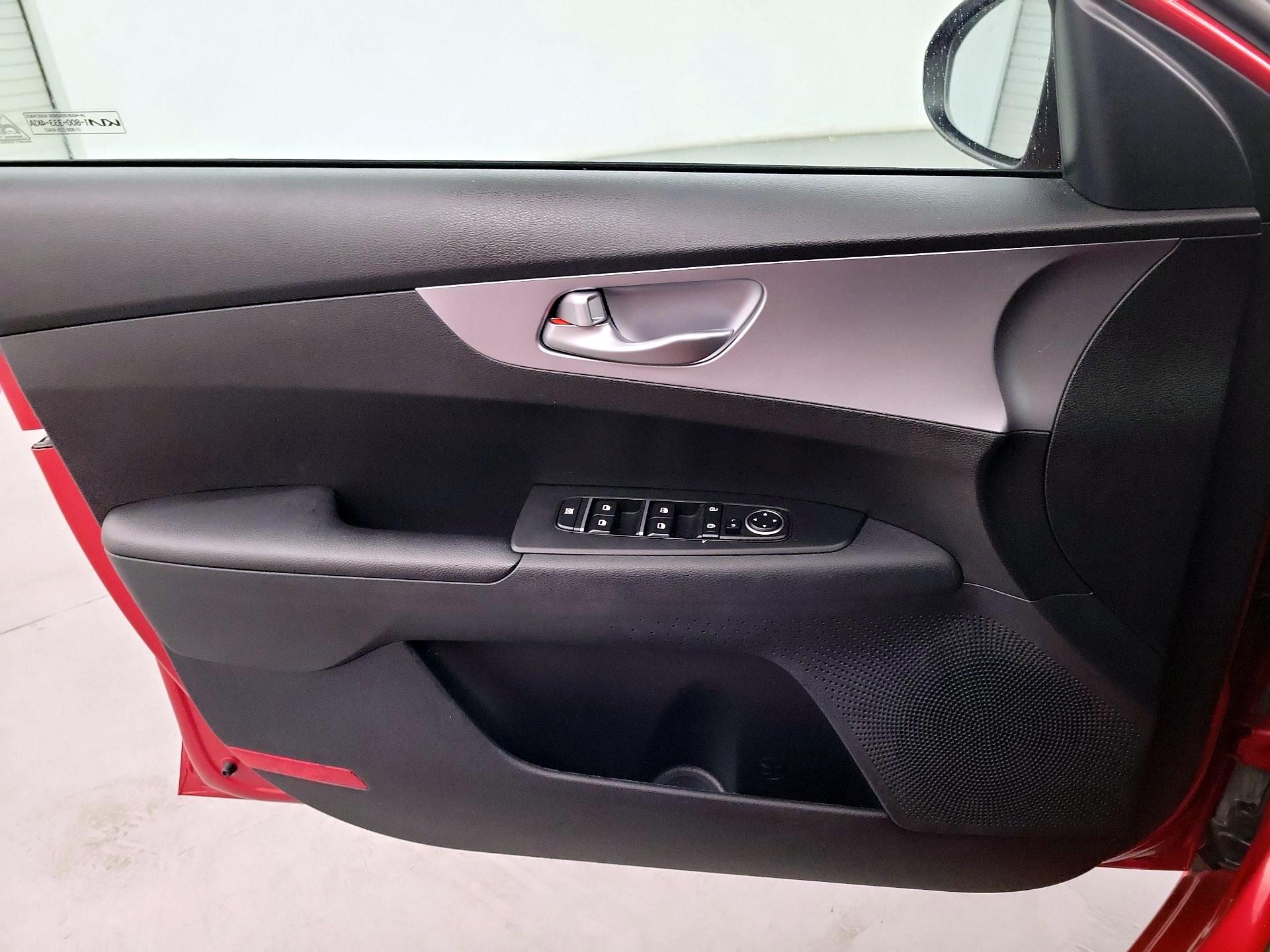 Thumbnail: 2022 Kia Forte - 12