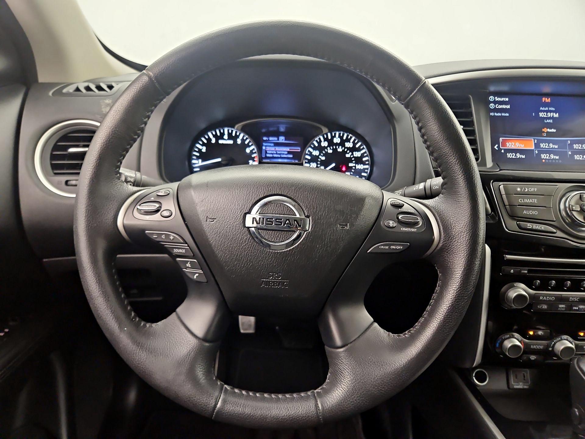 Thumbnail: 2020 Nissan Pathfinder - 10