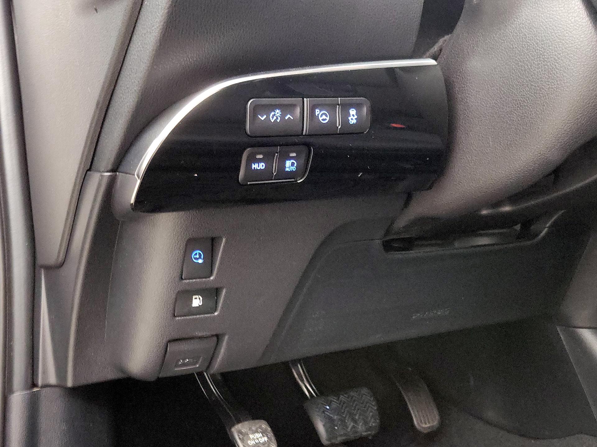 Thumbnail: 2020 Toyota Prius Prime - 13