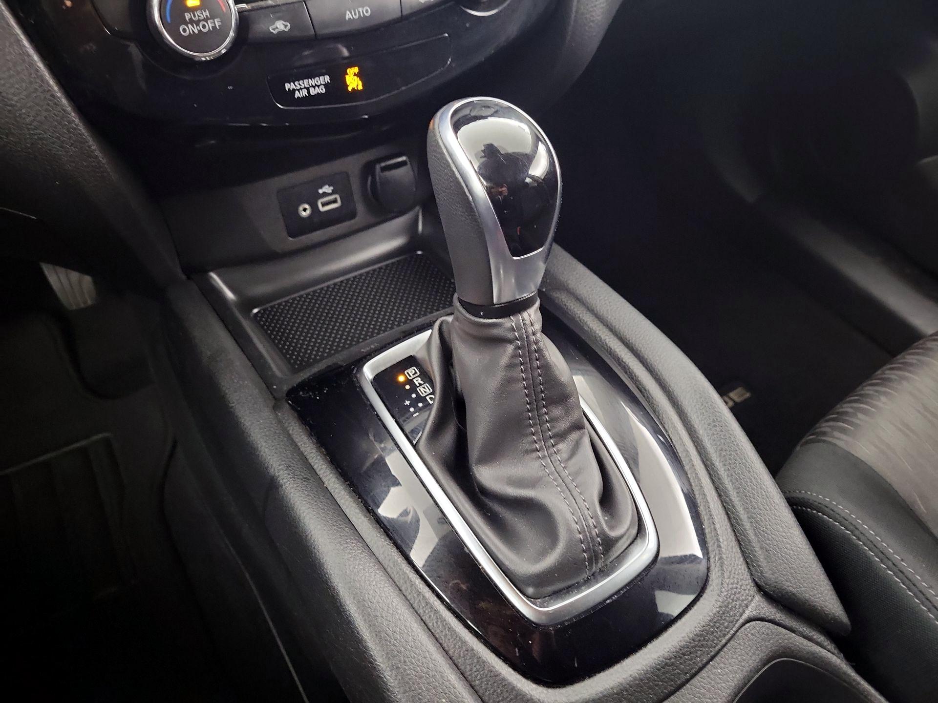 Thumbnail: 2020 Nissan Rogue - 15