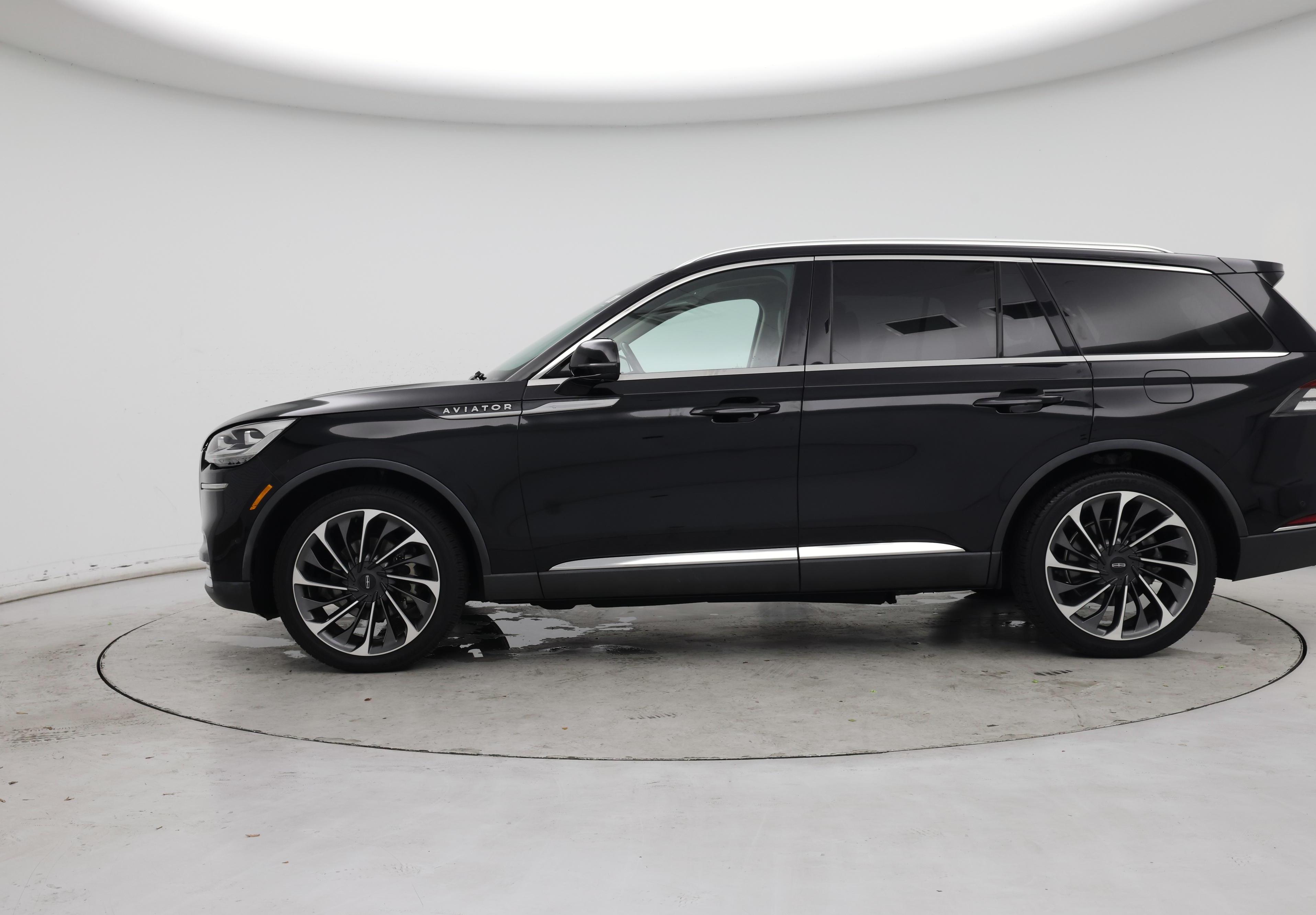 Thumbnail: 2021 Lincoln Aviator - 3