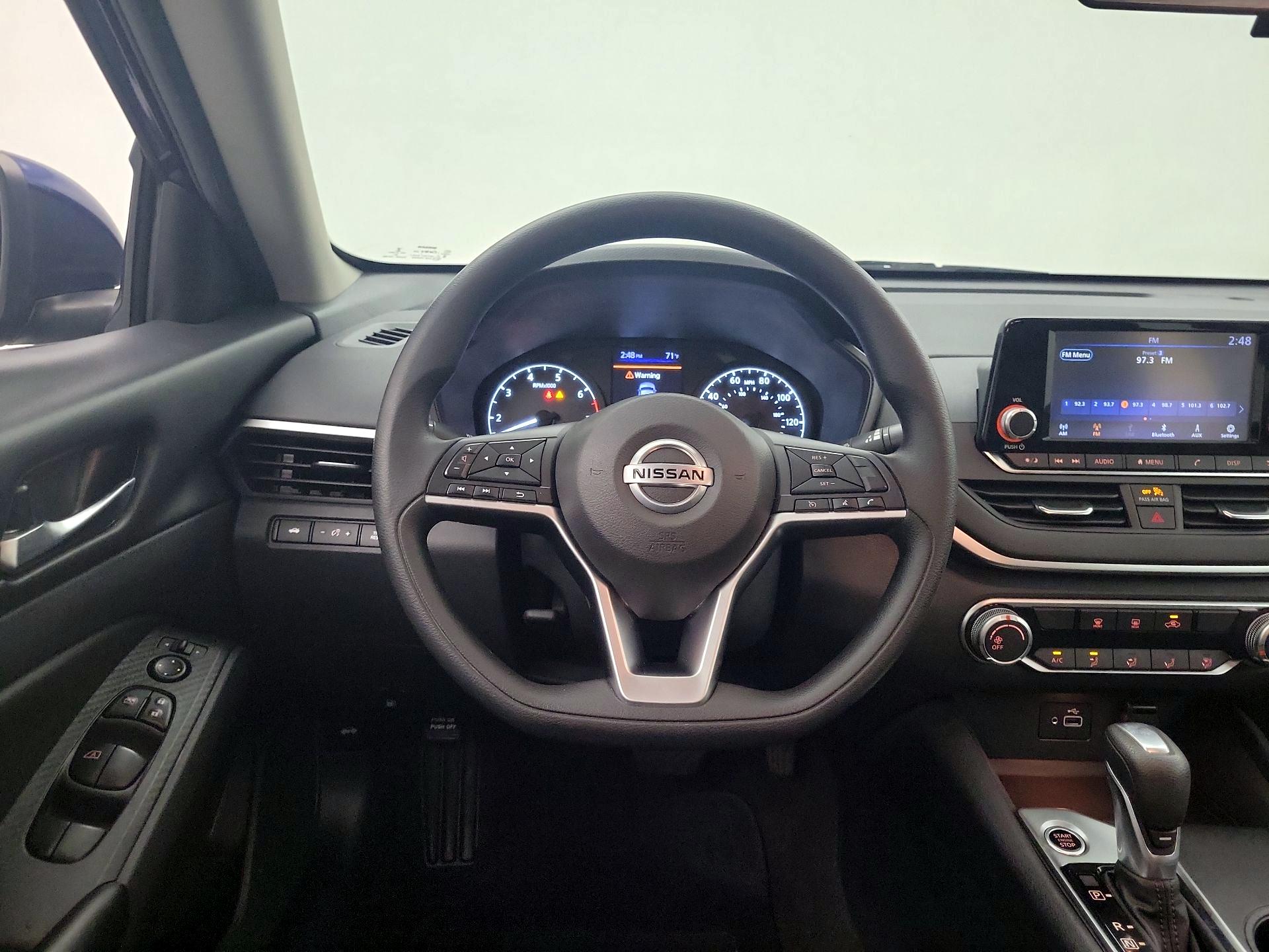 Thumbnail: 2022 Nissan Altima - 10