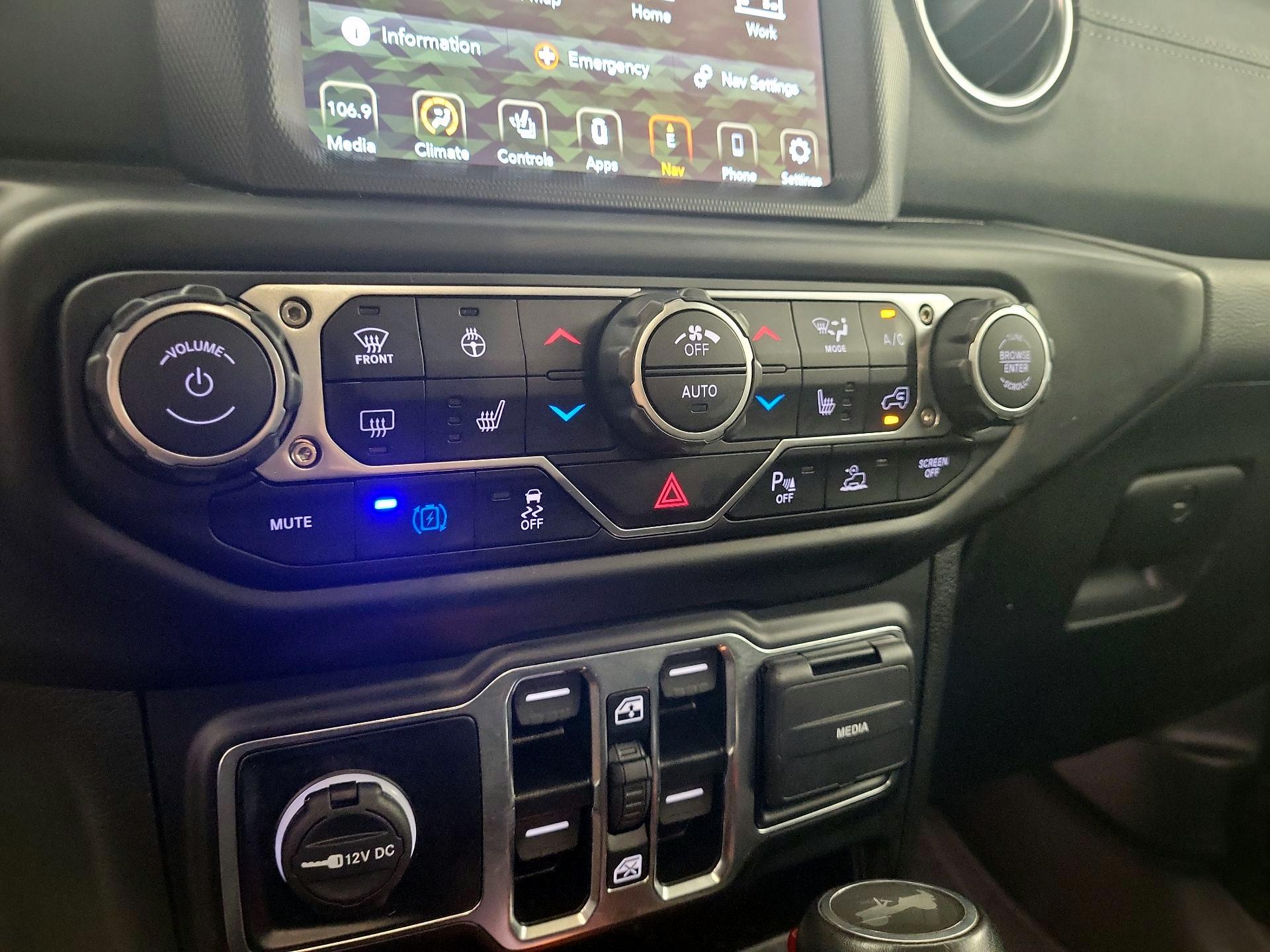 Thumbnail: 2022 Jeep Wrangler - 17