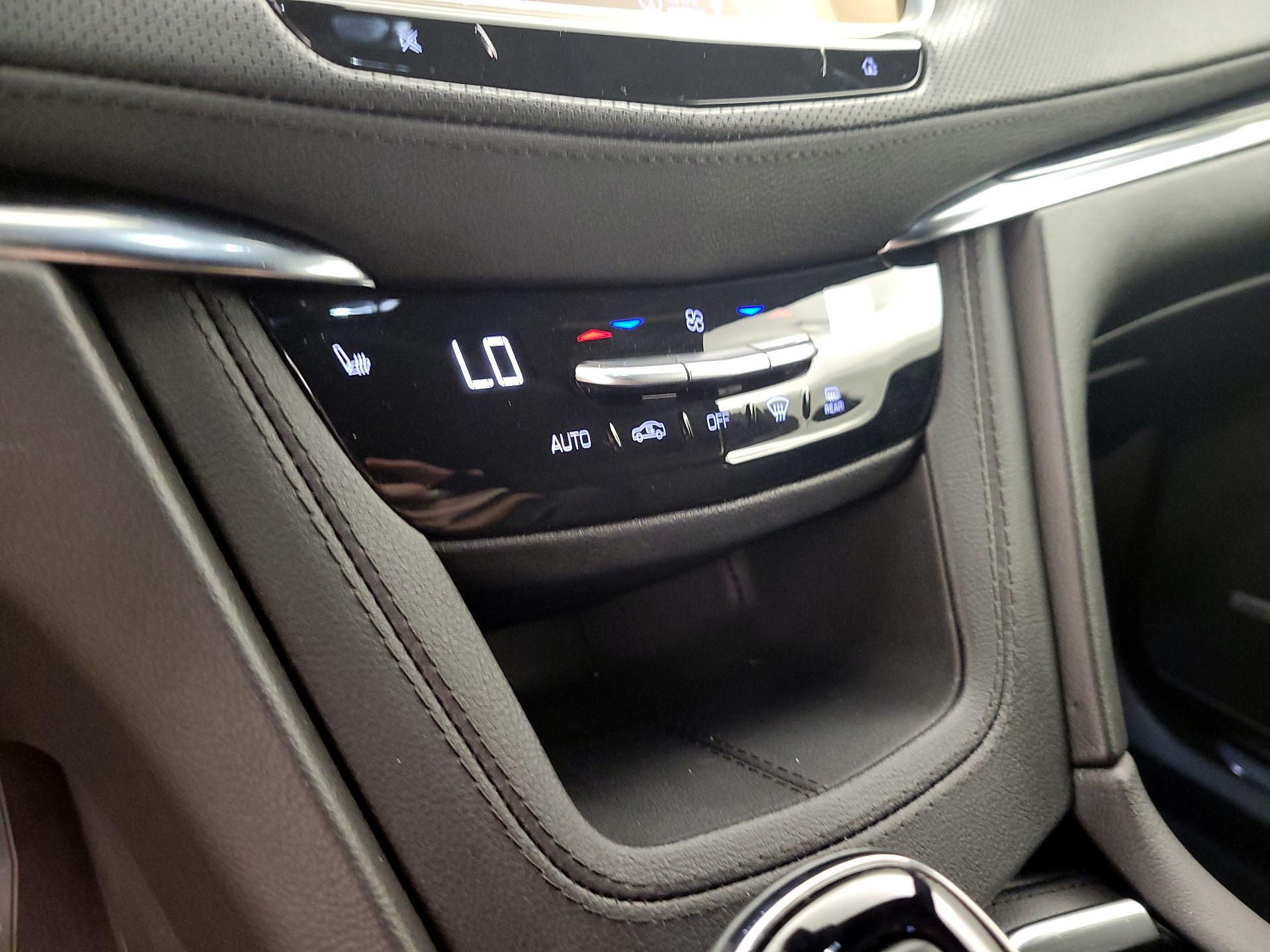 Thumbnail: 2023 Cadillac XT5 - 17