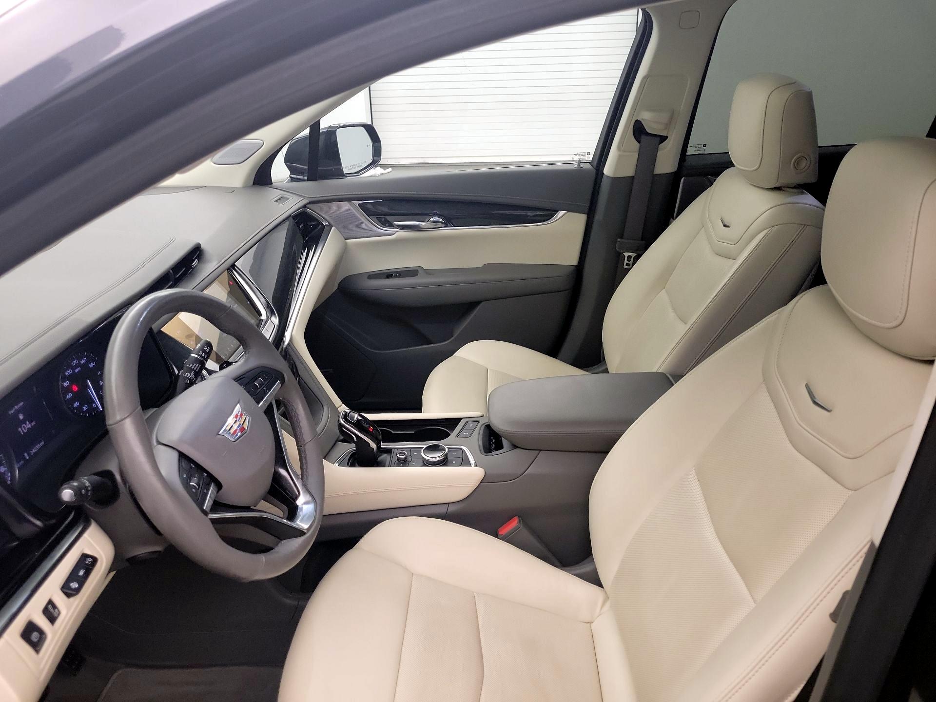 Thumbnail: 2022 Cadillac XT6 - 11