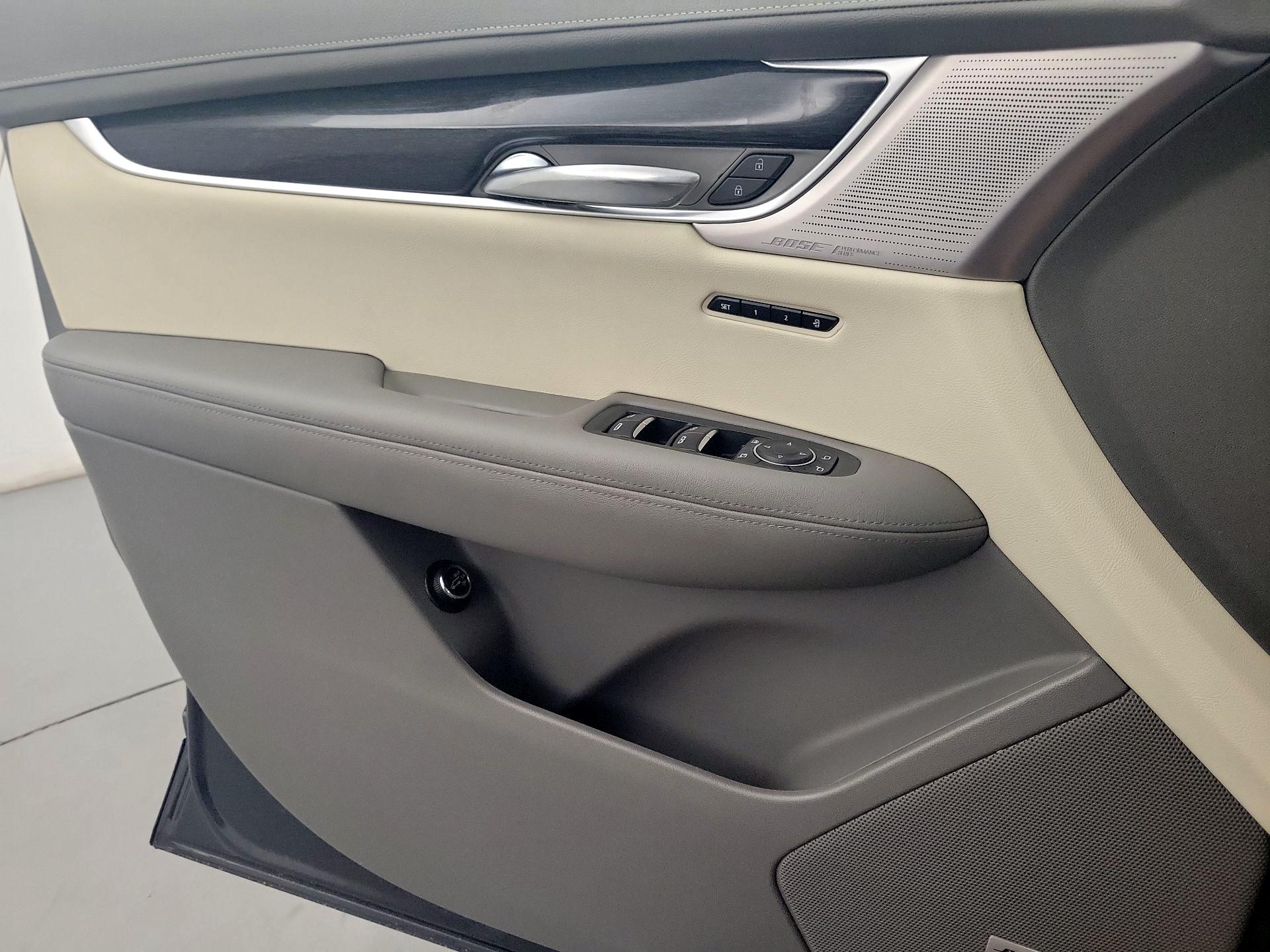 Thumbnail: 2022 Cadillac XT6 - 12