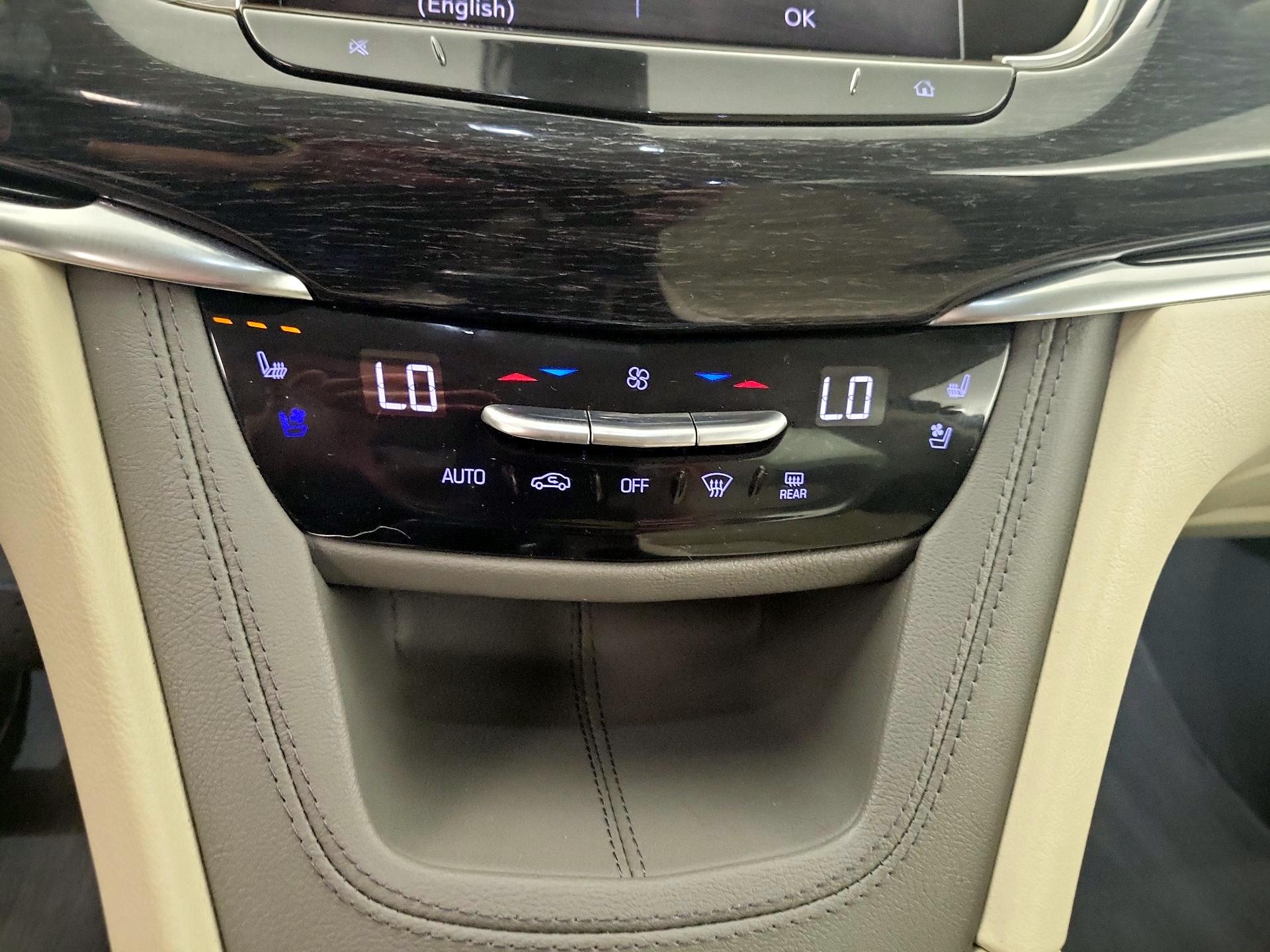 Thumbnail: 2022 Cadillac XT6 - 17