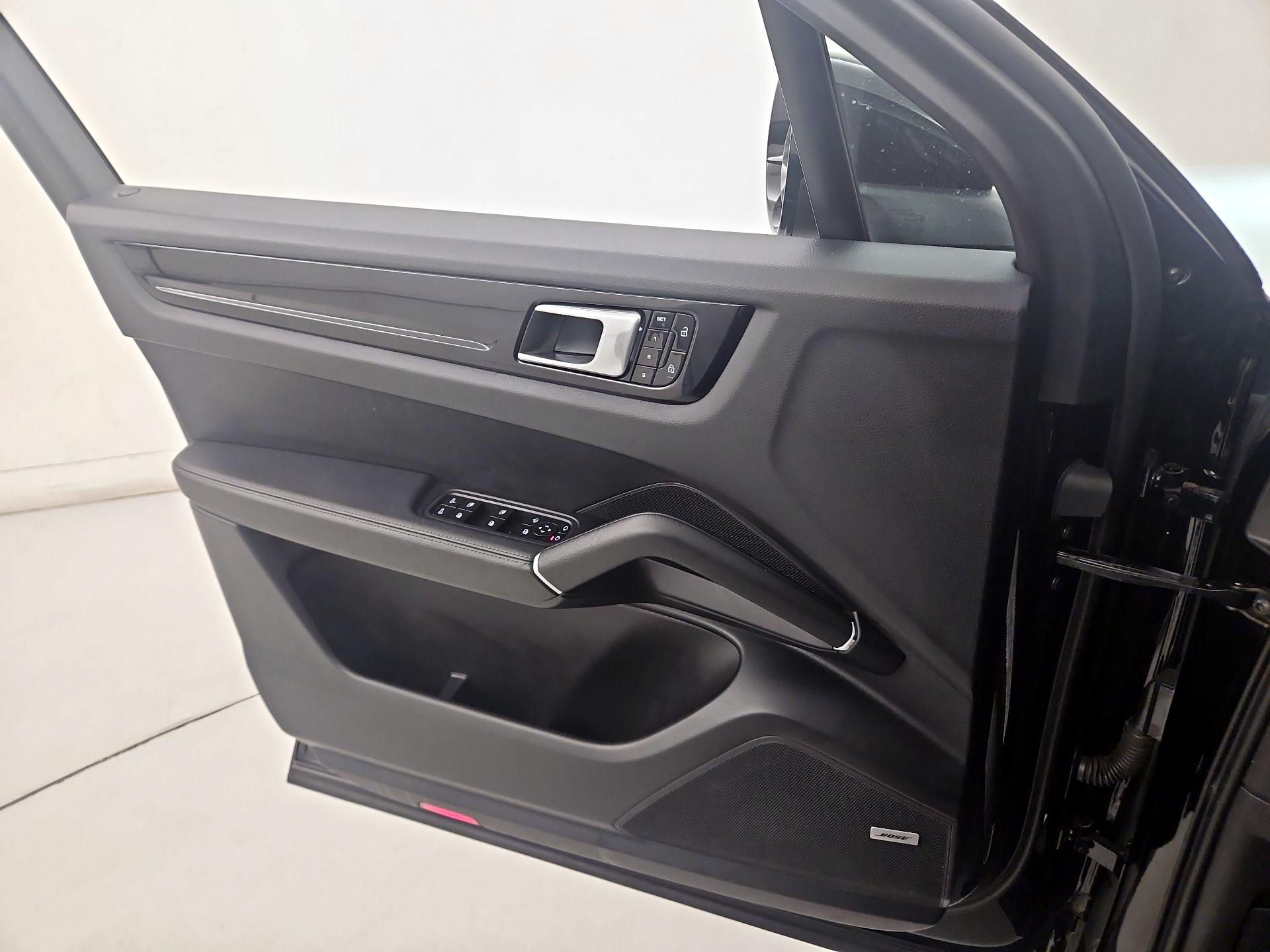 Thumbnail: 2020 Porsche Cayenne - 12