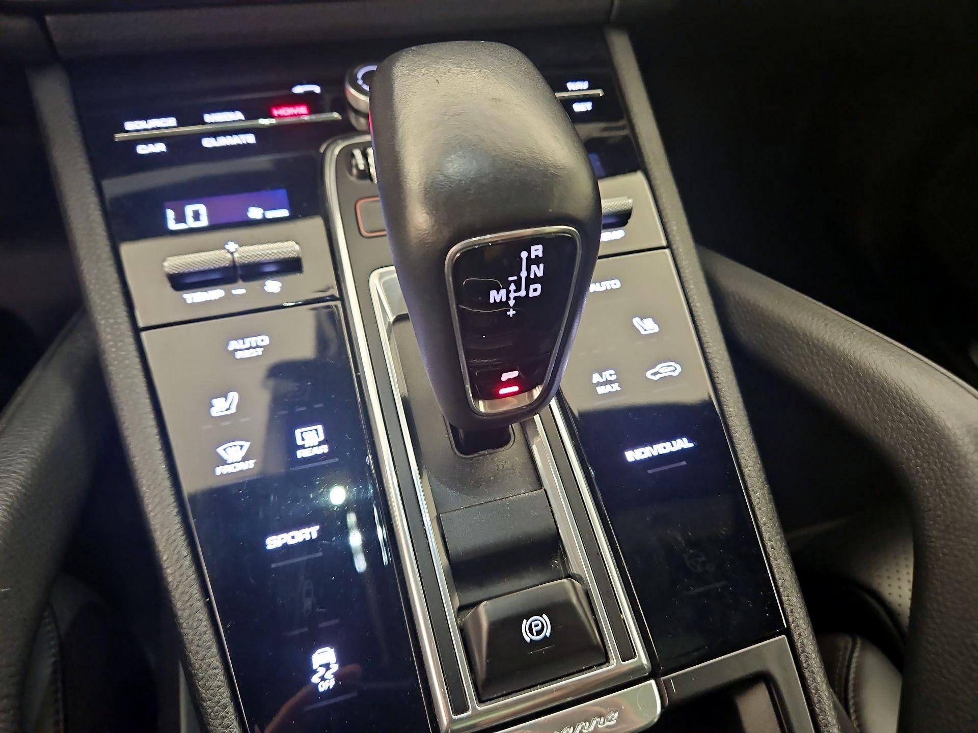 Thumbnail: 2020 Porsche Cayenne - 18