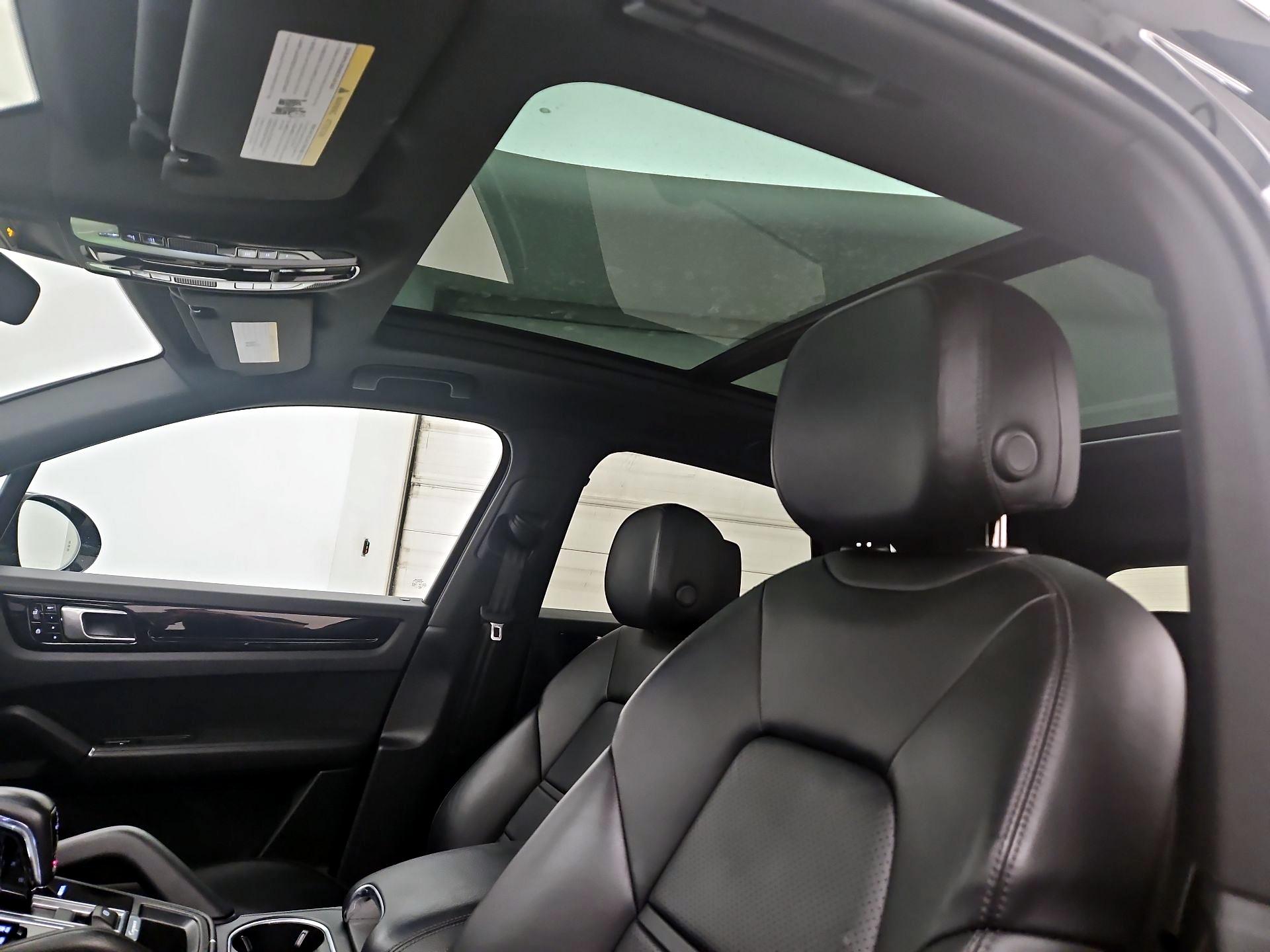 Thumbnail: 2020 Porsche Cayenne - 20